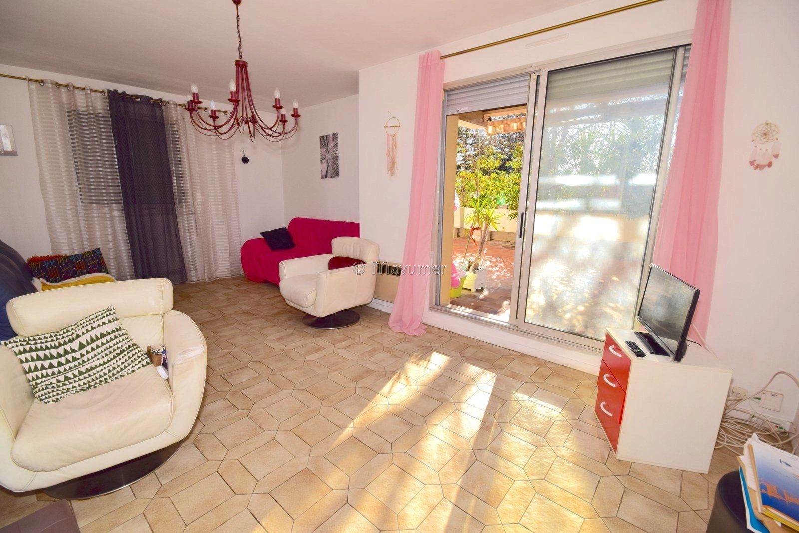 Salle de jeux Carrelage Lustre
