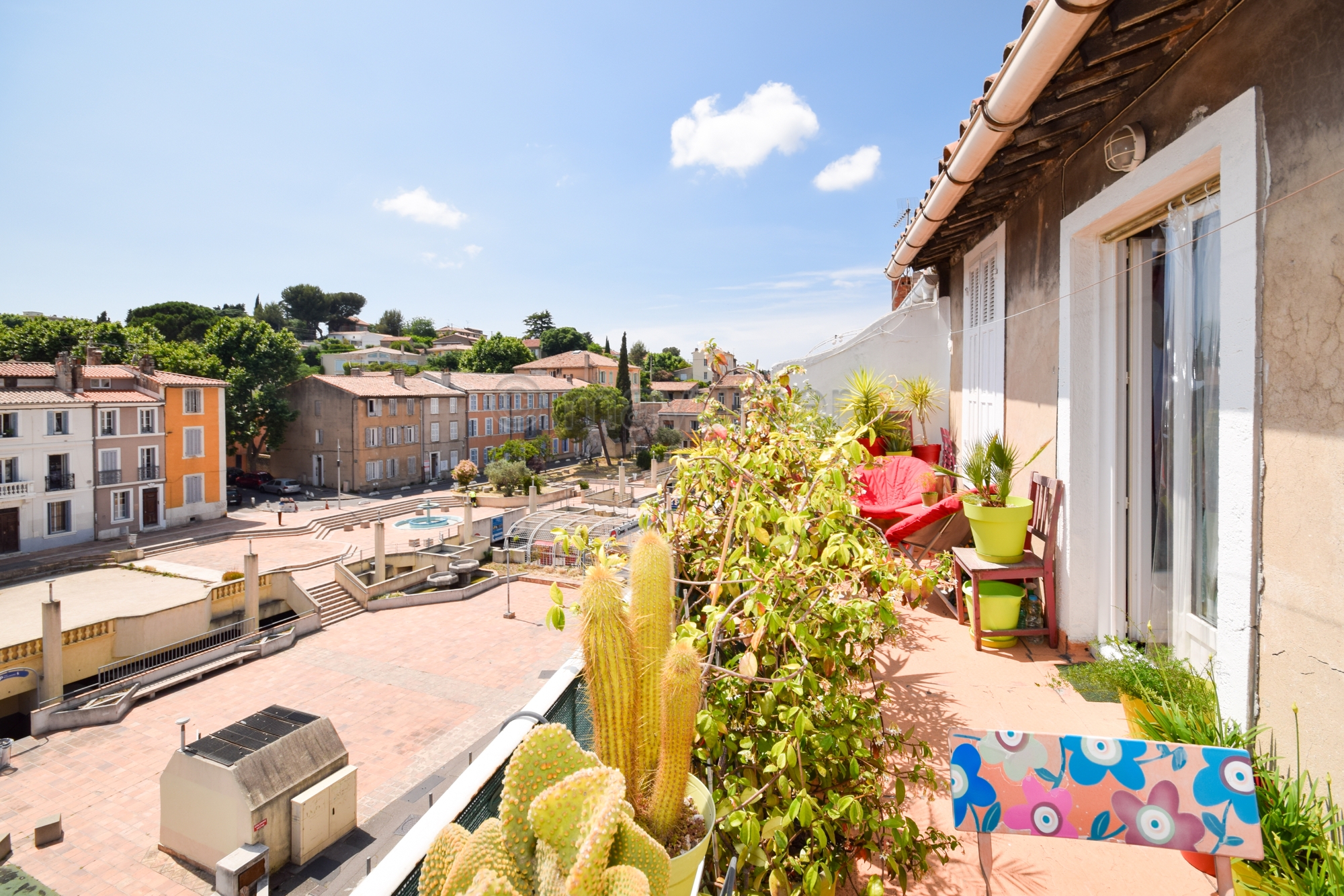 T2 avec terrasse en dernier étage République 13400 AUBAGNE n°2