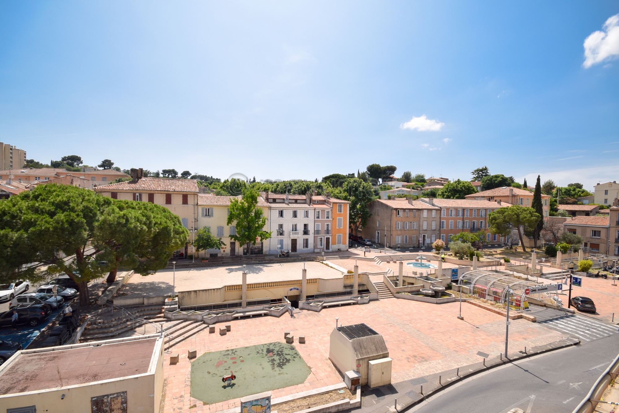 T2 avec terrasse en dernier étage République 13400 AUBAGNE n°3