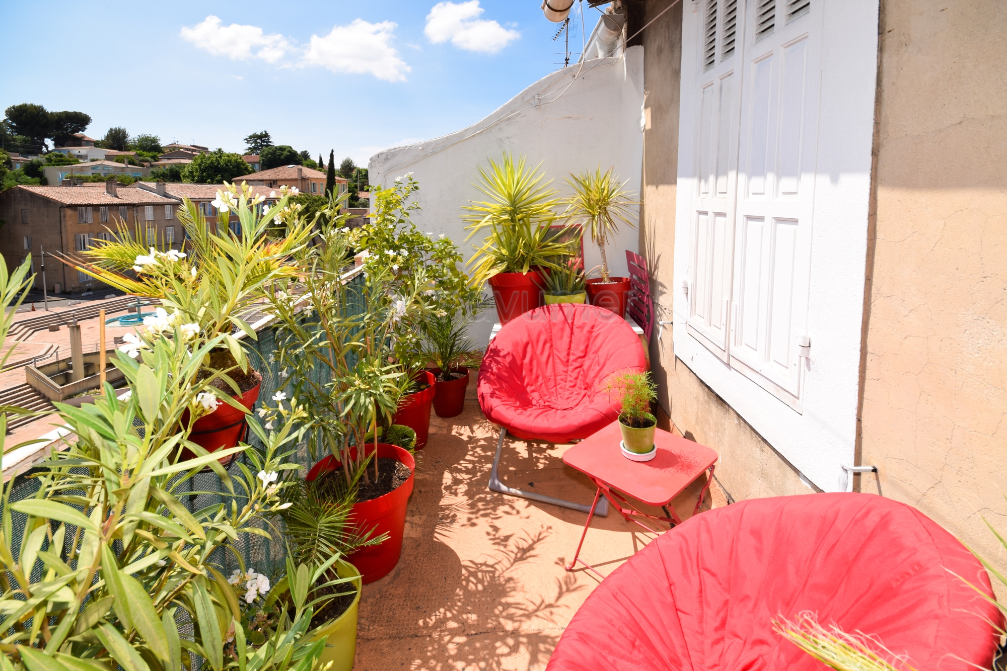 T2 avec terrasse en dernier étage République 13400 AUBAGNE n°3