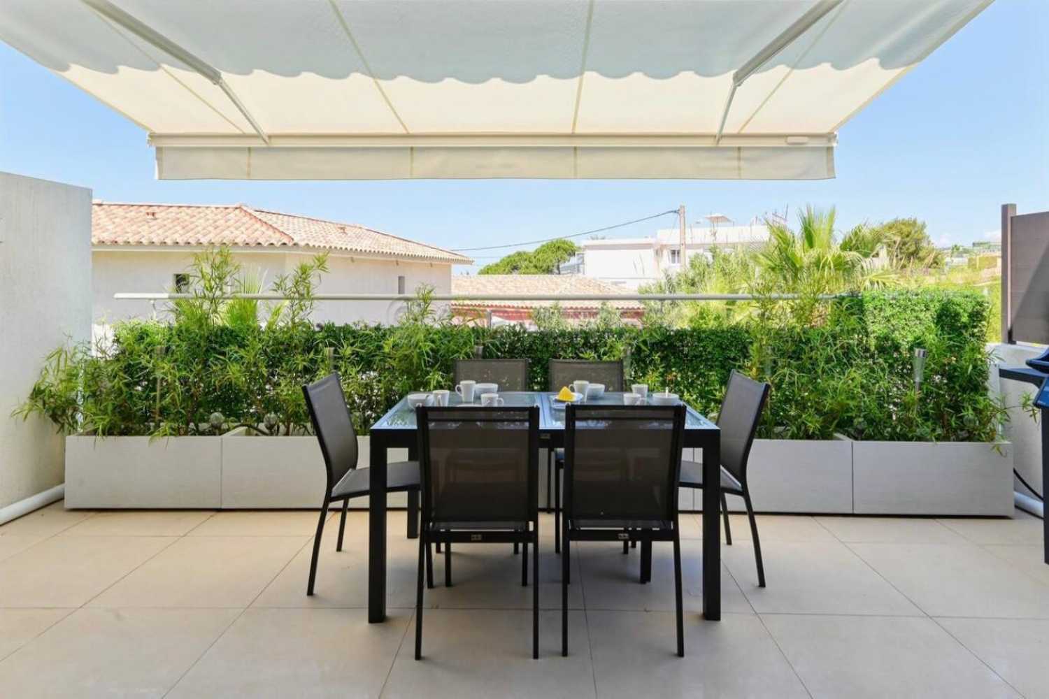 Superbe duplex T4 avec vue mer & jacuzzi – 83110 Sanary-sur-Mer (La Gorguette)