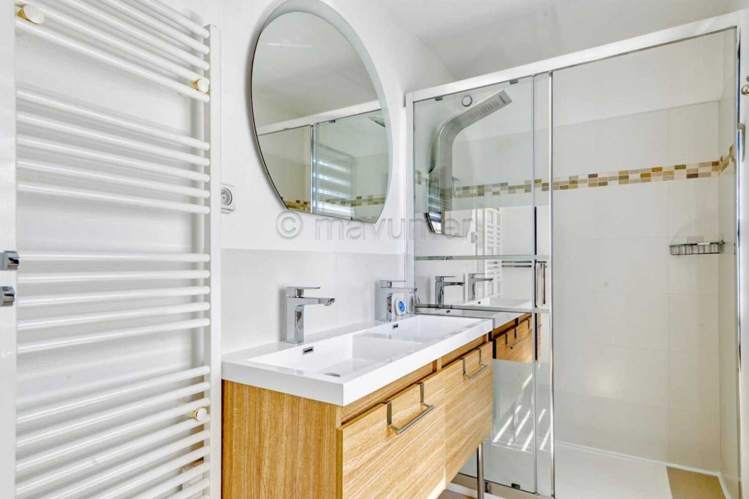 Superbe duplex T4 avec vue mer & jacuzzi – 83110 Sanary-sur-Mer (La Gorguette)