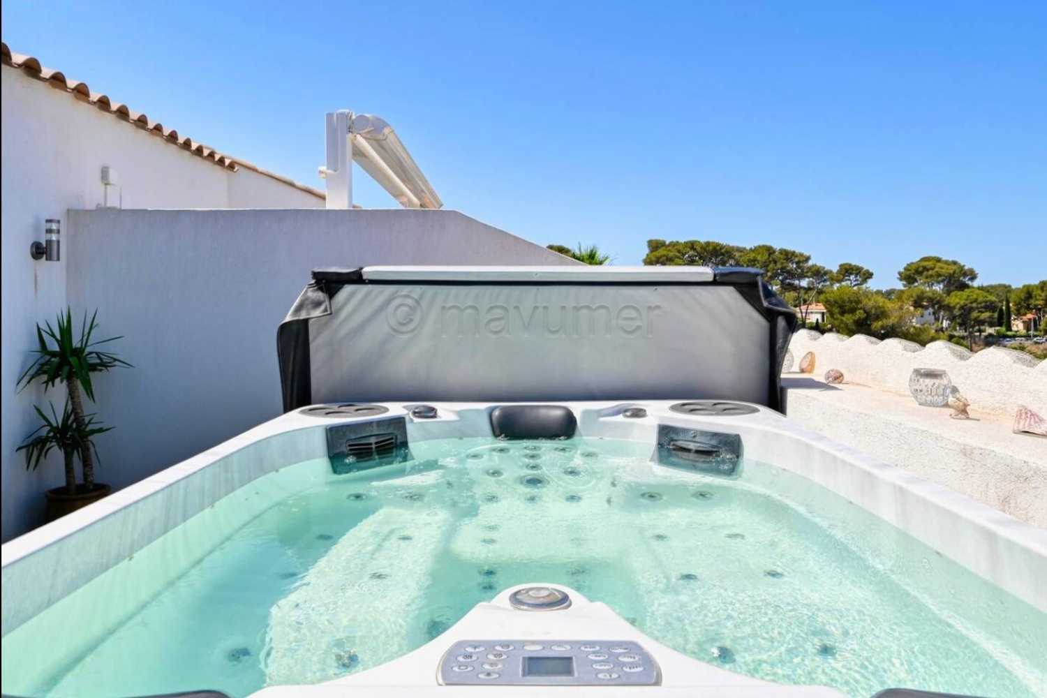 Superbe duplex T4 avec vue mer & jacuzzi – 83110 Sanary-sur-Mer (La Gorguette)