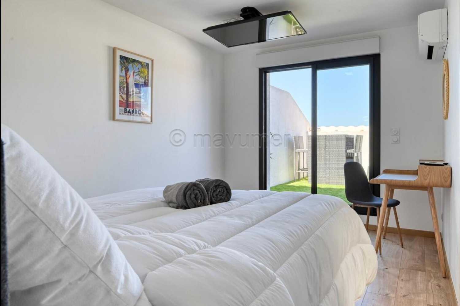 Superbe duplex T4 avec vue mer & jacuzzi – 83110 Sanary-sur-Mer (La Gorguette)