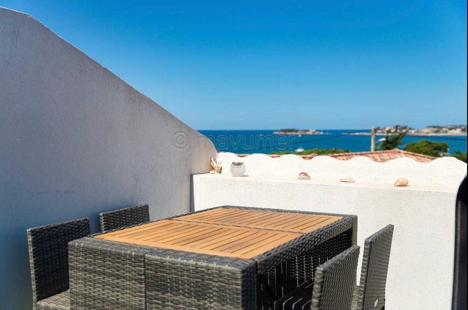 Superbe duplex T4 avec vue mer & jacuzzi – 83110 Sanary-sur-Mer (La Gorguette)