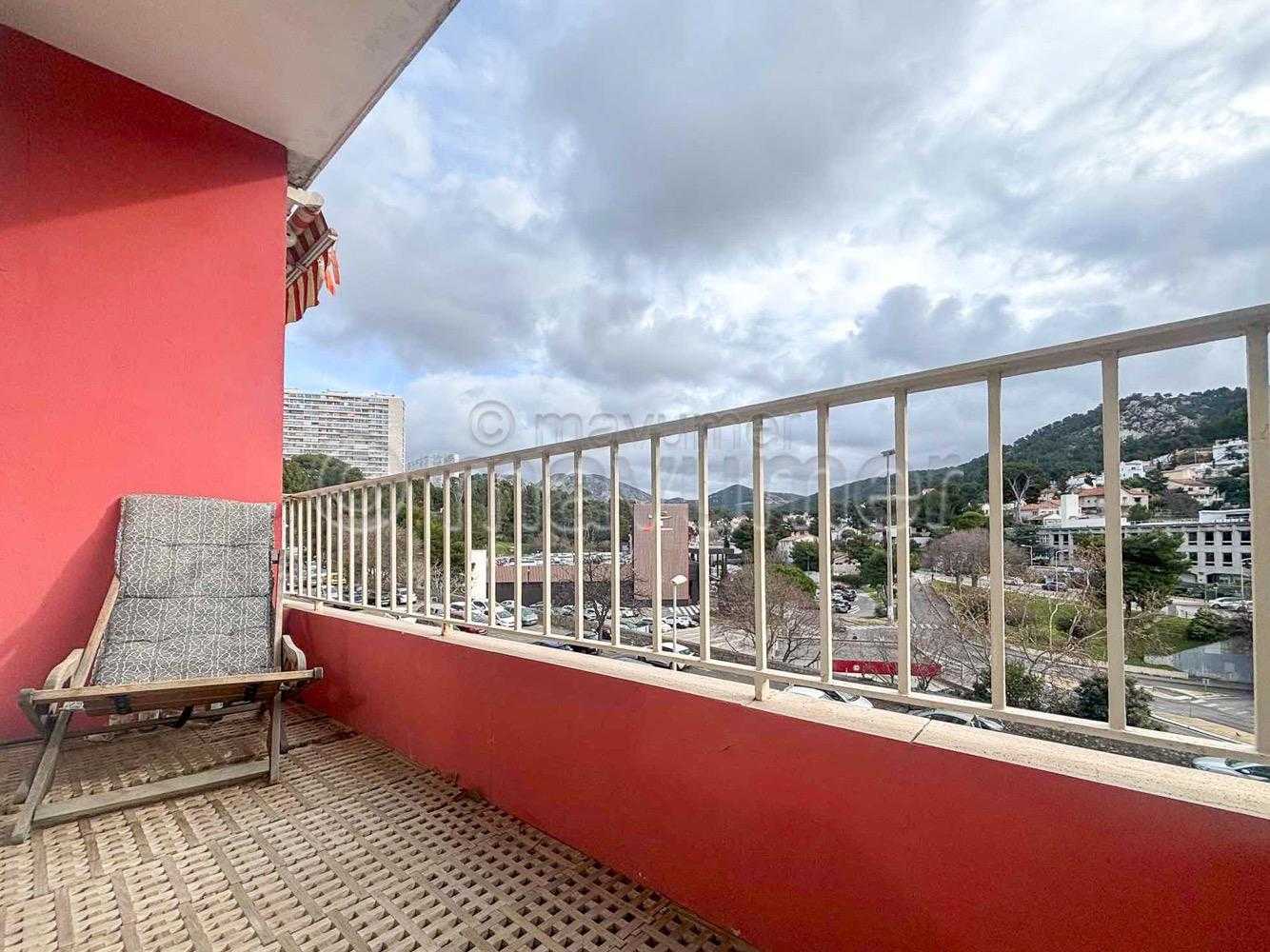 Grand studio meublé avec balcon et vue dégagée - résidence Valmante - 13009 Marseille n°6