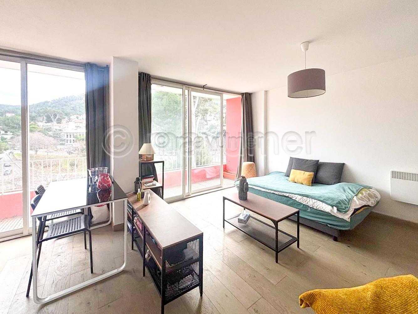 Grand studio meublé avec balcon et vue dégagée - résidence Valmante - 13009 Marseille n°4