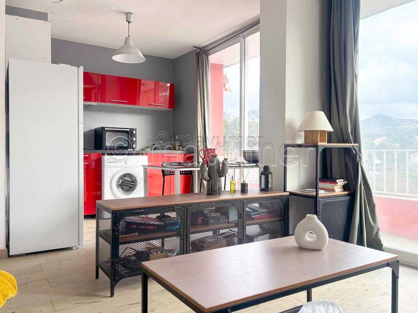 Grand studio meublé avec balcon et vue dégagée - résidence Valmante - 13009 Marseille n°5