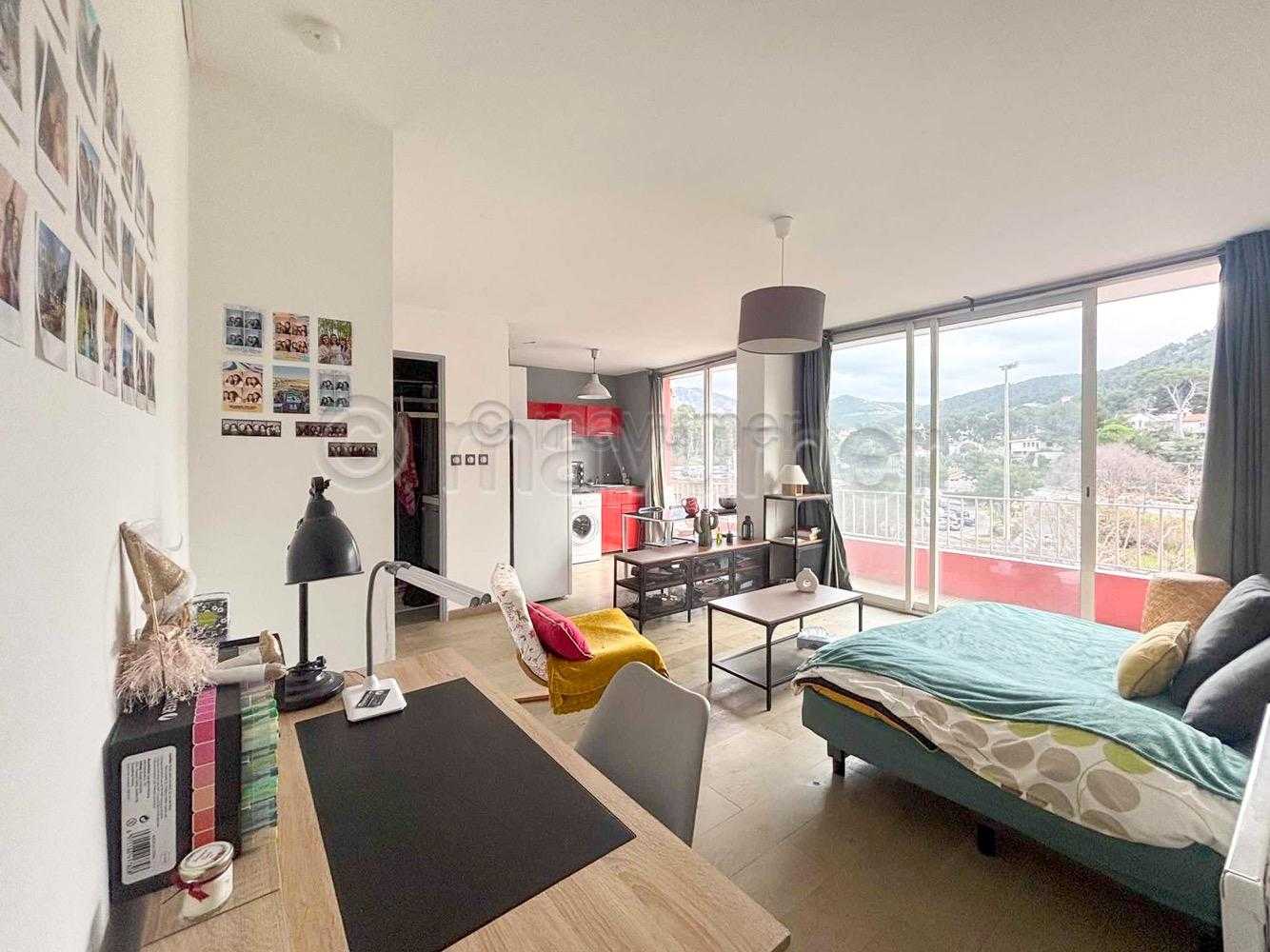 Grand studio meublé avec balcon et vue dégagée - résidence Valmante - 13009 Marseille n°10