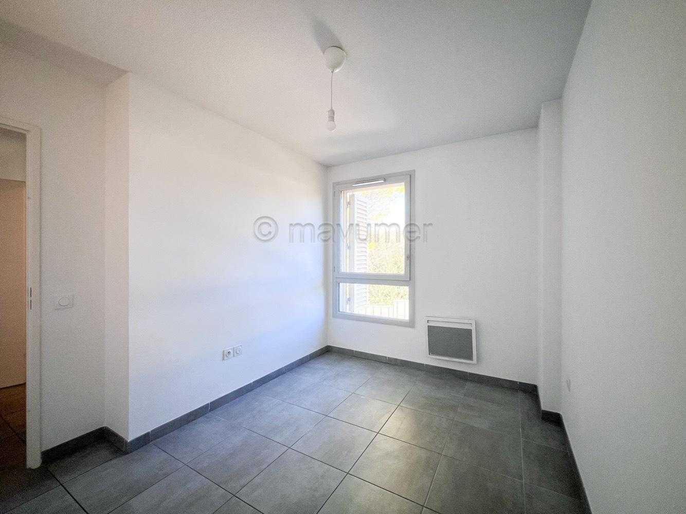 Appartement T3 - terrasse - box double - dernier étage -Les Camoins - 13011 Marseille n°4