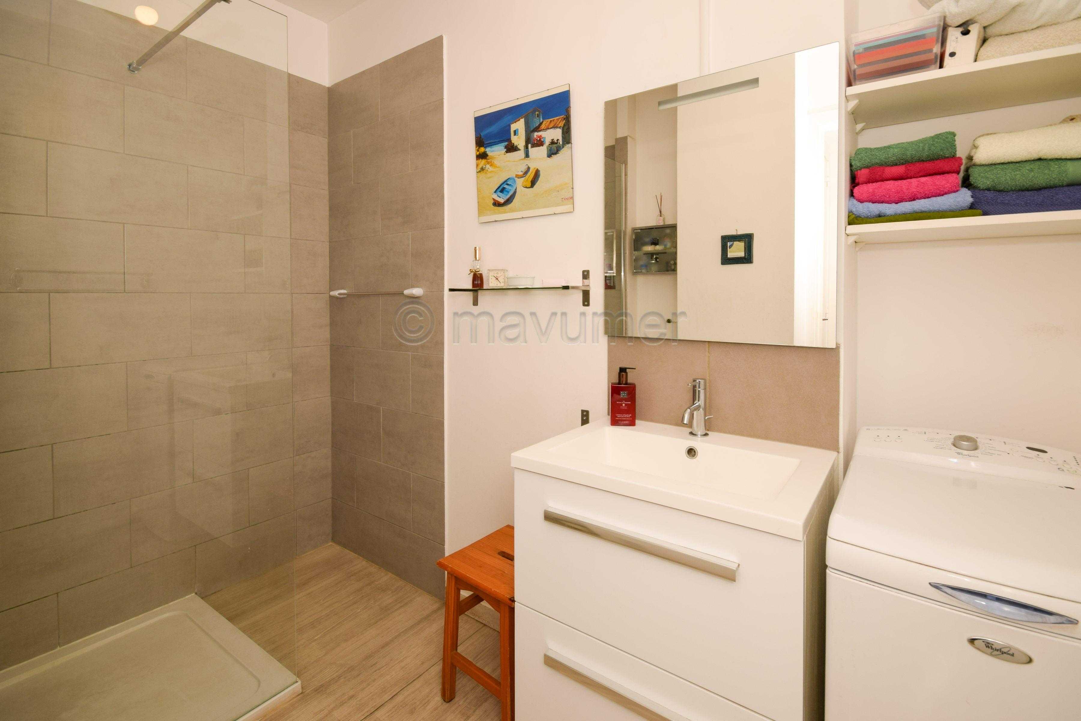 Appartement T3 avec terrasse et box Mazargues/ St Anne 13009 Marseille n°4