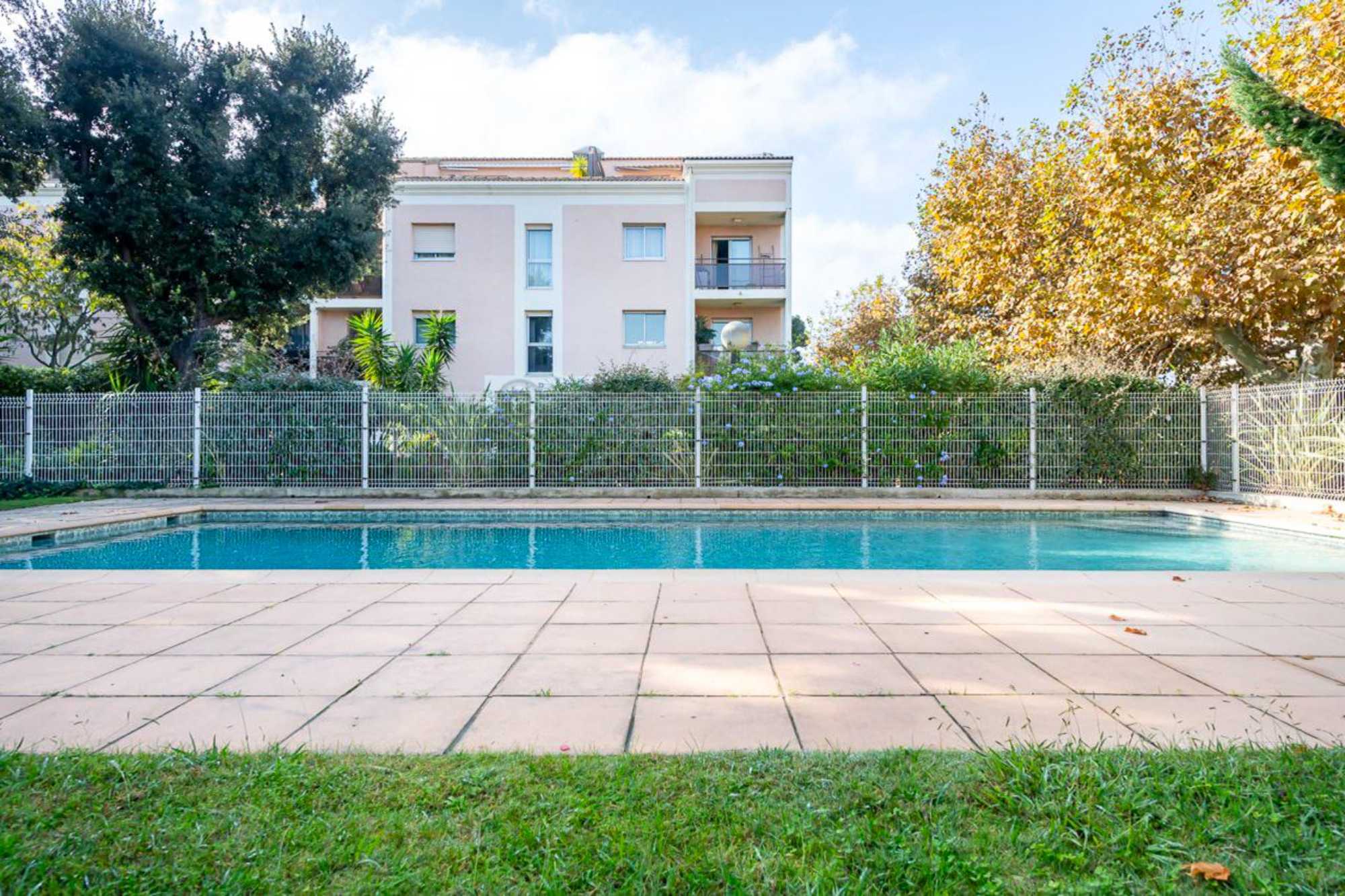 Duplex en dernier étage avec terrasse vue mer et parking Pointe Rouge 13008 Marseille n°8