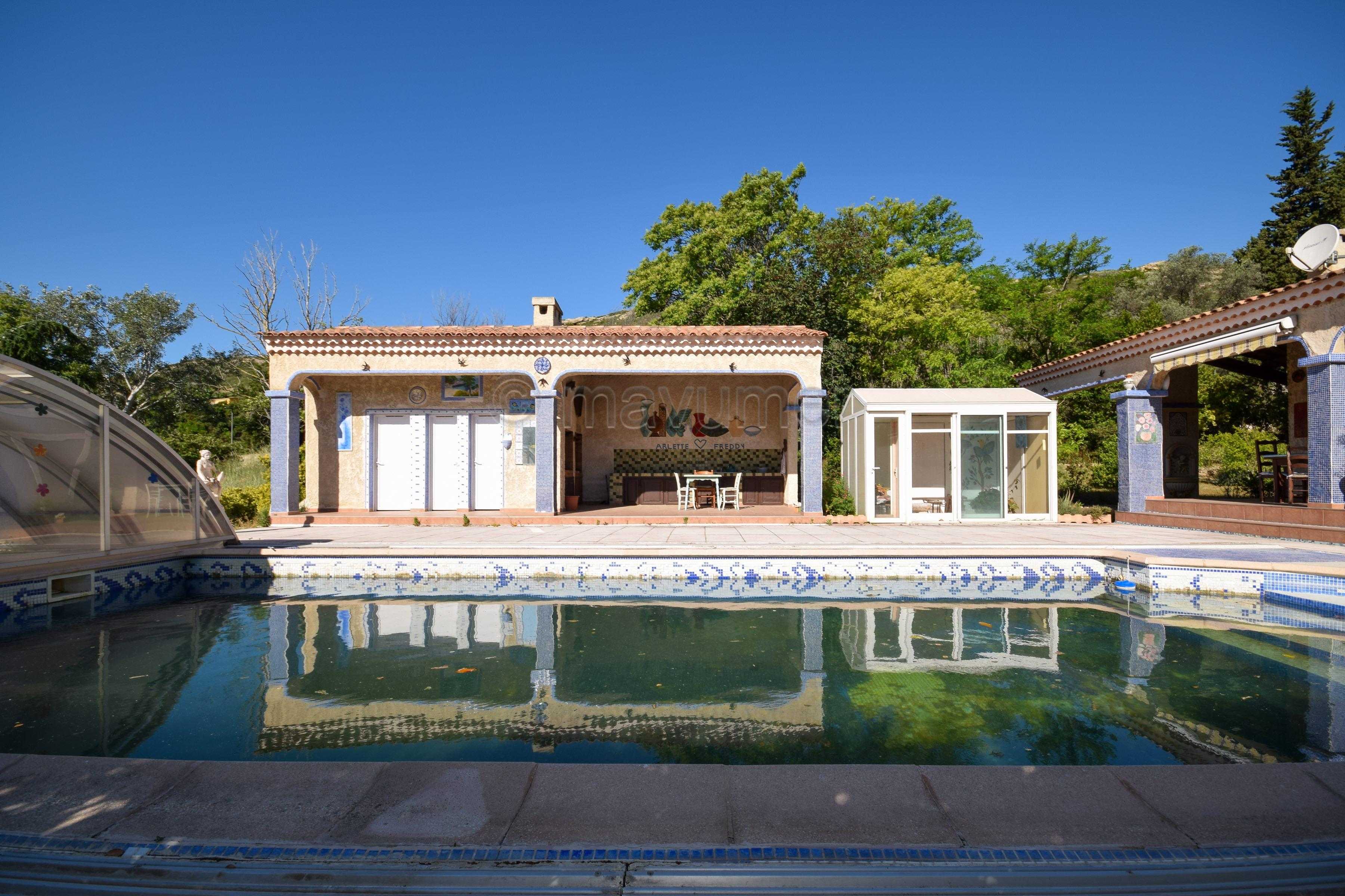 Maison T4 individuelle de plain pied - piscine -garages - 4000m2 de terrain - Istres n°5