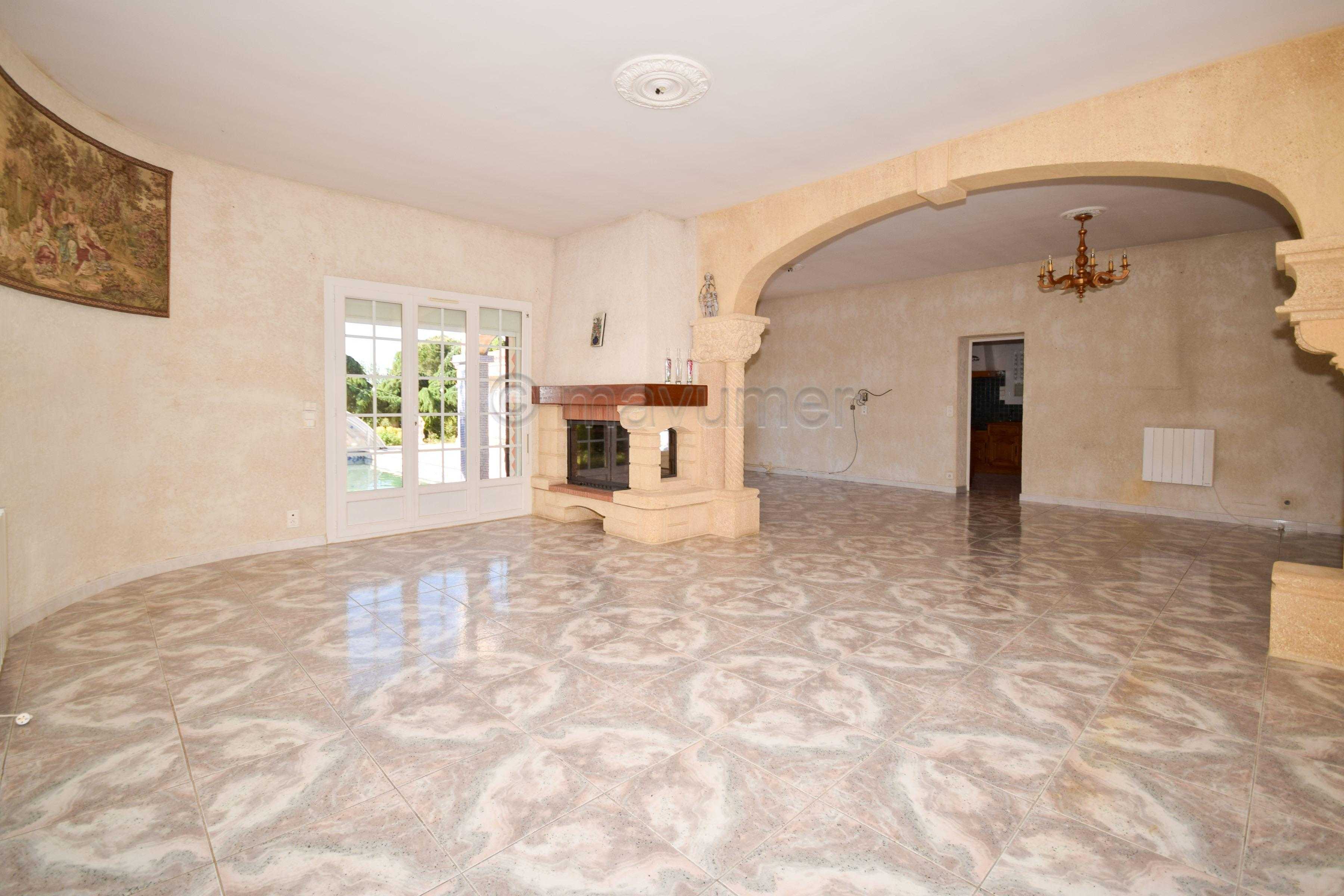 Maison T4 individuelle de plain pied - piscine -garages - 4000m2 de terrain - Istres n°6