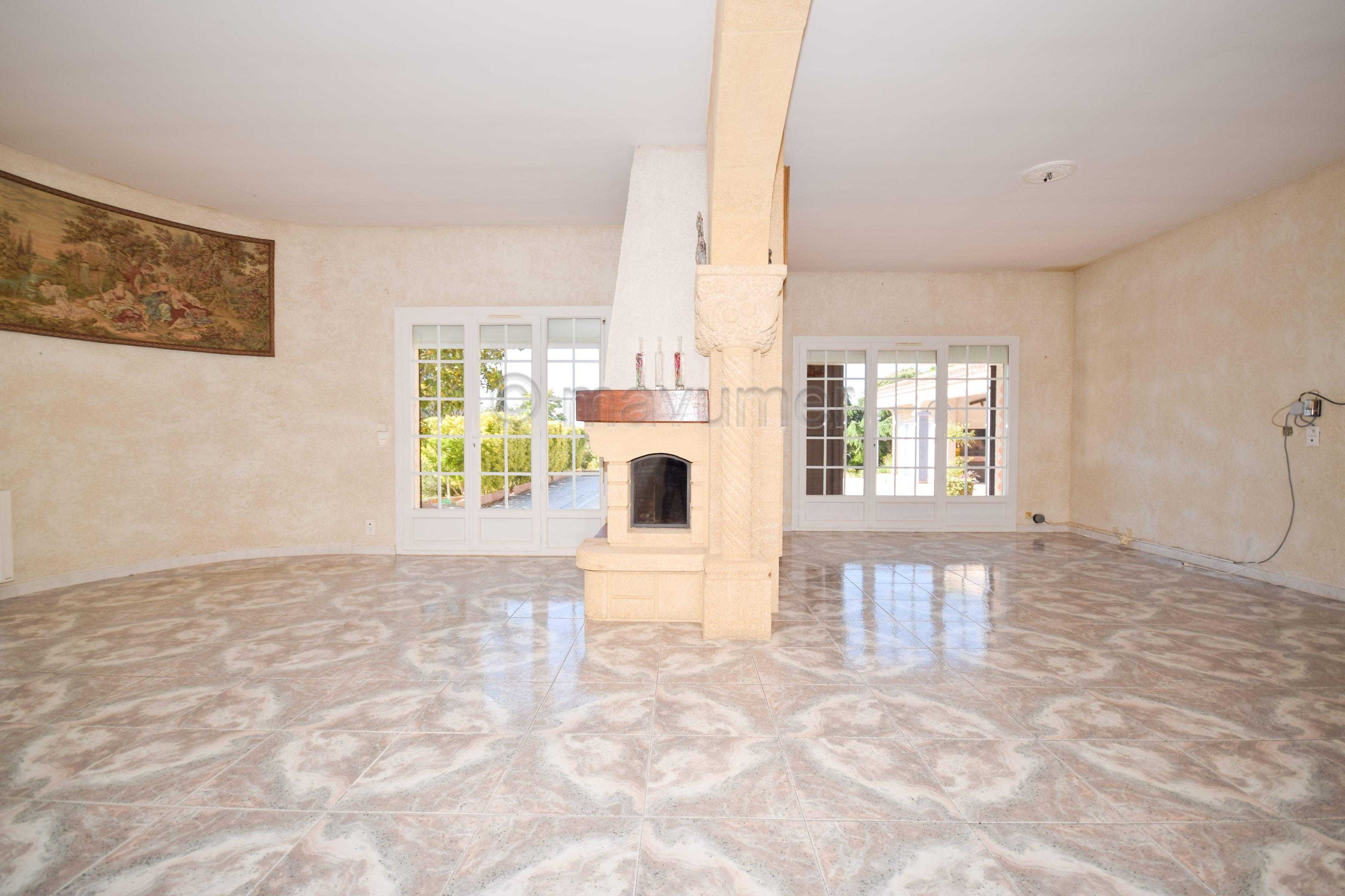 Maison T4 individuelle de plain pied - piscine -garages - 4000m2 de terrain - Istres n°8