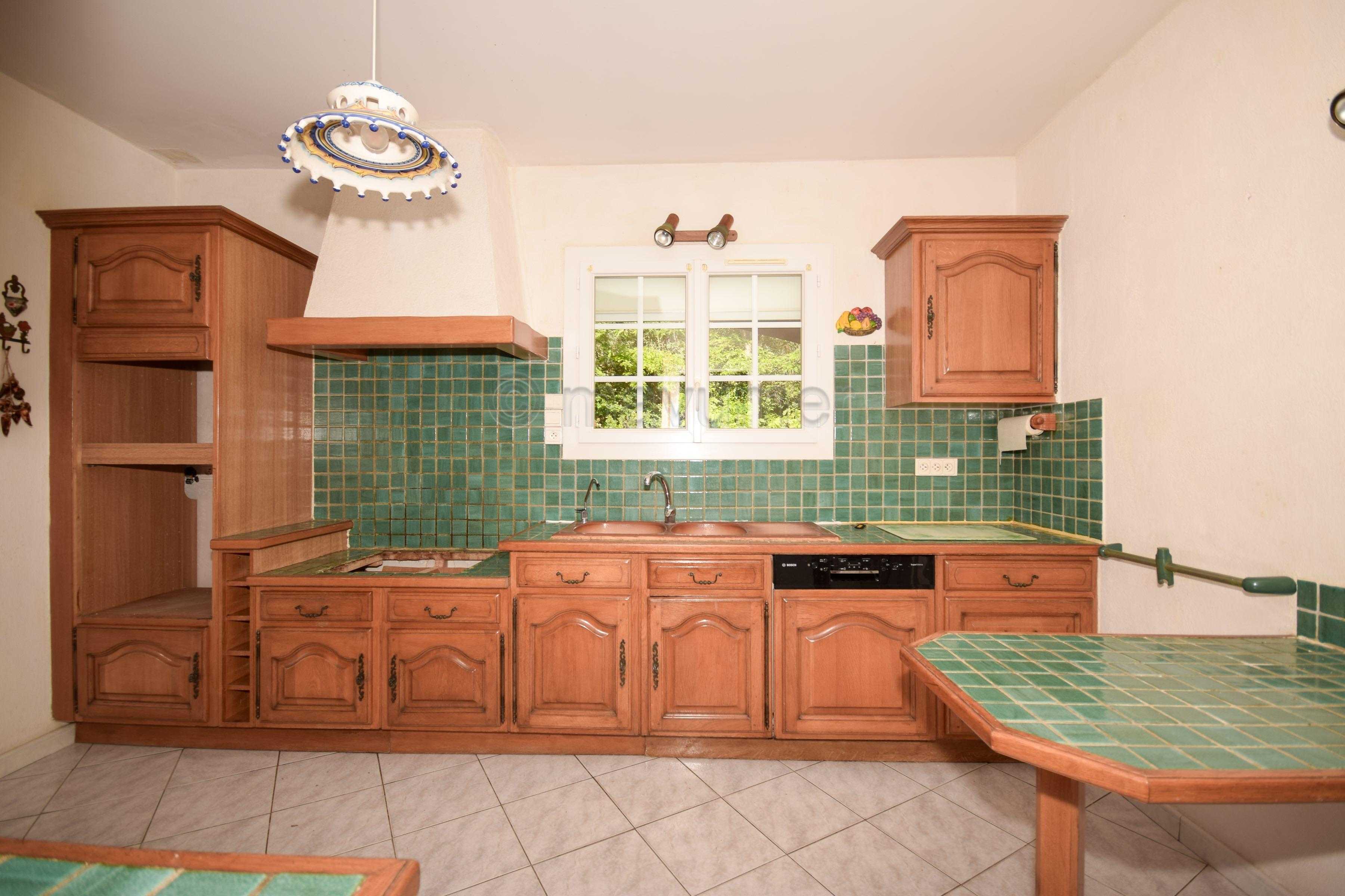Maison T4 individuelle de plain pied - piscine -garages - 4000m2 de terrain - Istres n°11