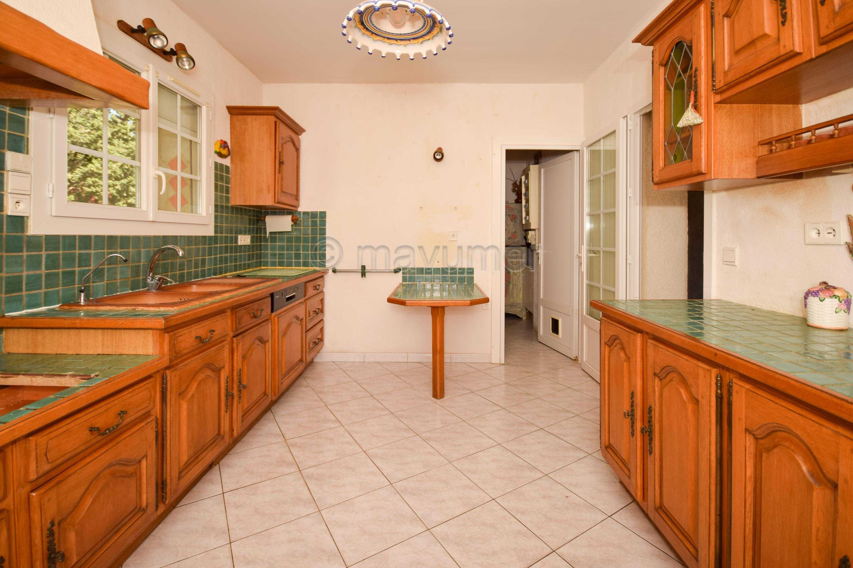 Maison T4 individuelle de plain pied - piscine -garages - 4000m2 de terrain - Istres n°3