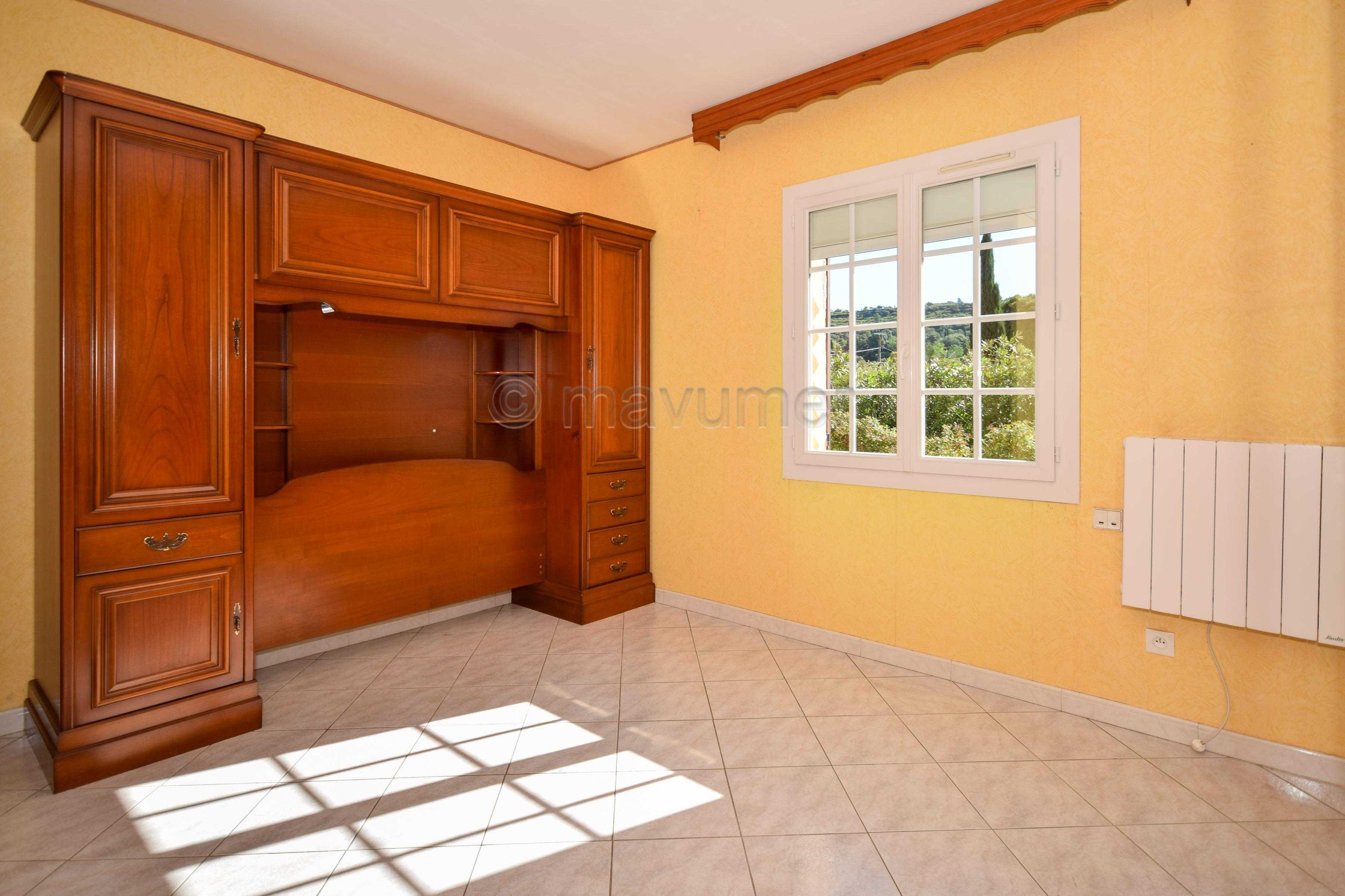 Maison T4 individuelle de plain pied - piscine -garages - 4000m2 de terrain - Istres n°8