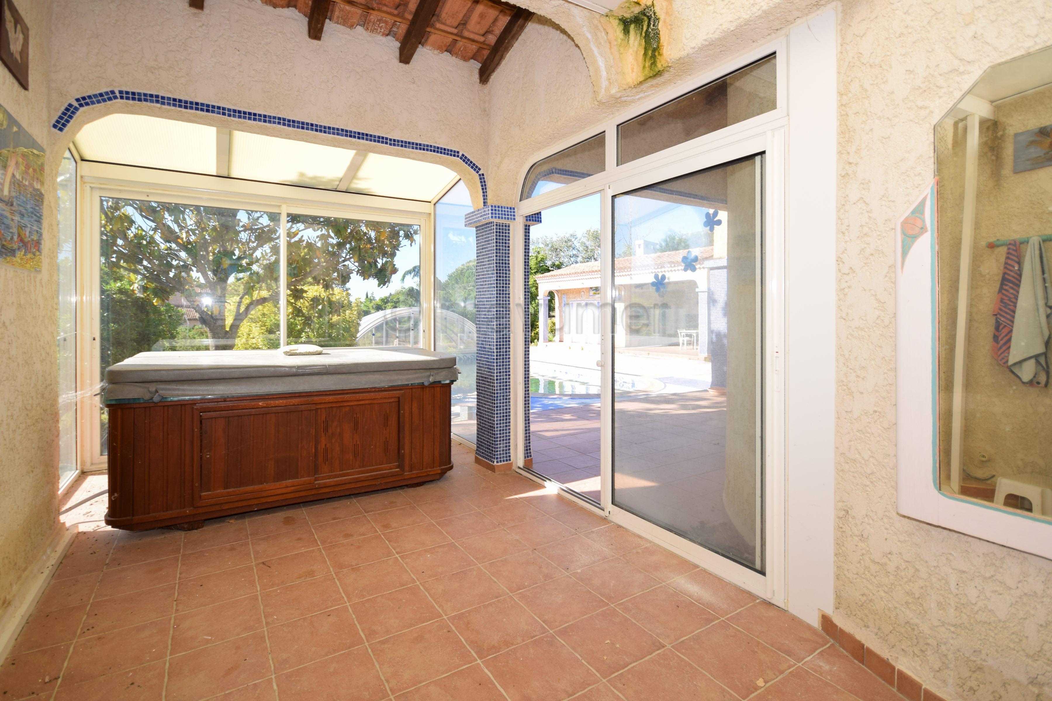 Maison T4 individuelle de plain pied - piscine -garages - 4000m2 de terrain - Istres n°11
