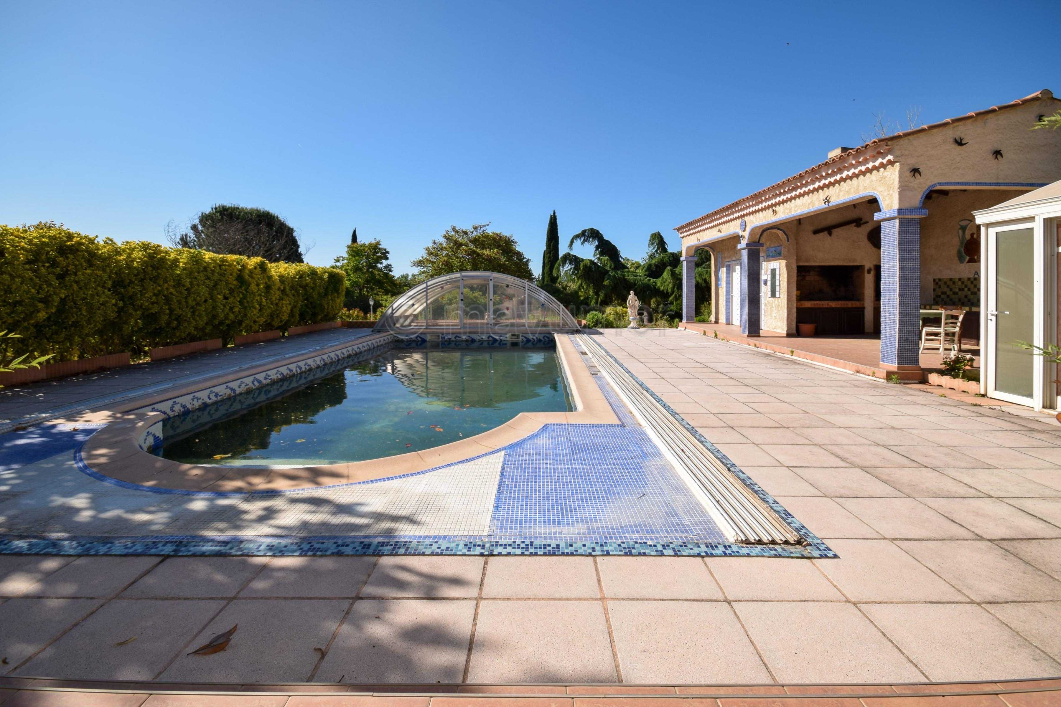 Maison T4 individuelle de plain pied - piscine -garages - 4000m2 de terrain - Istres n°12