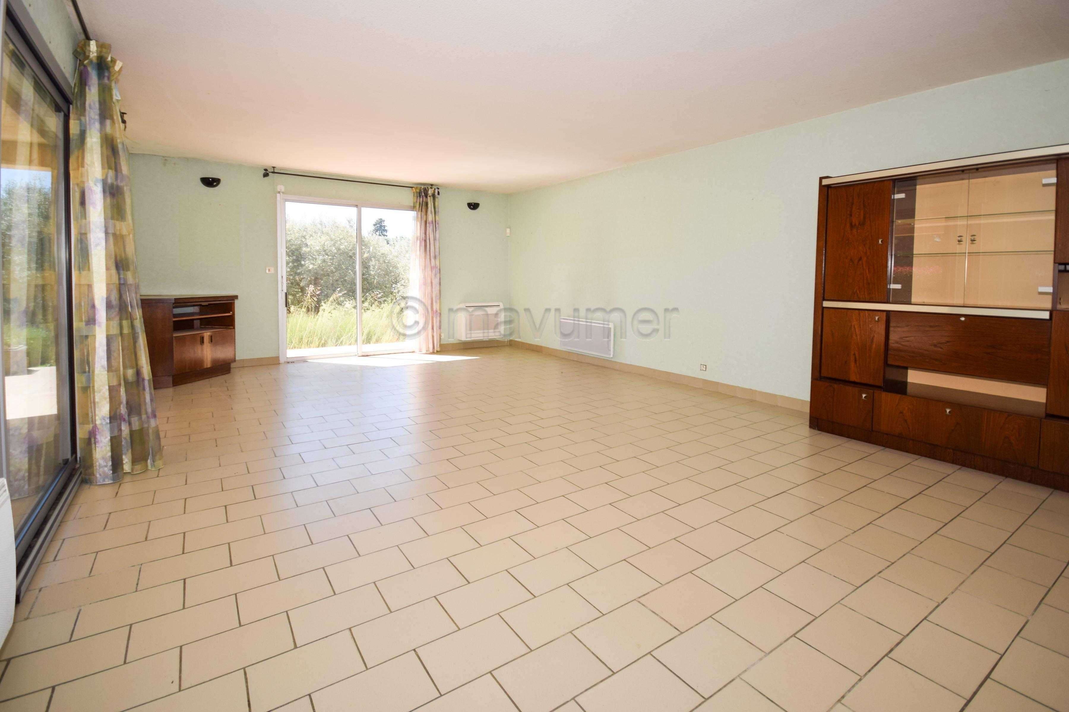 Maison T5 de 170m2  - 2 garages - 3000m2 de terrain - 83400 Cavaillon n°3