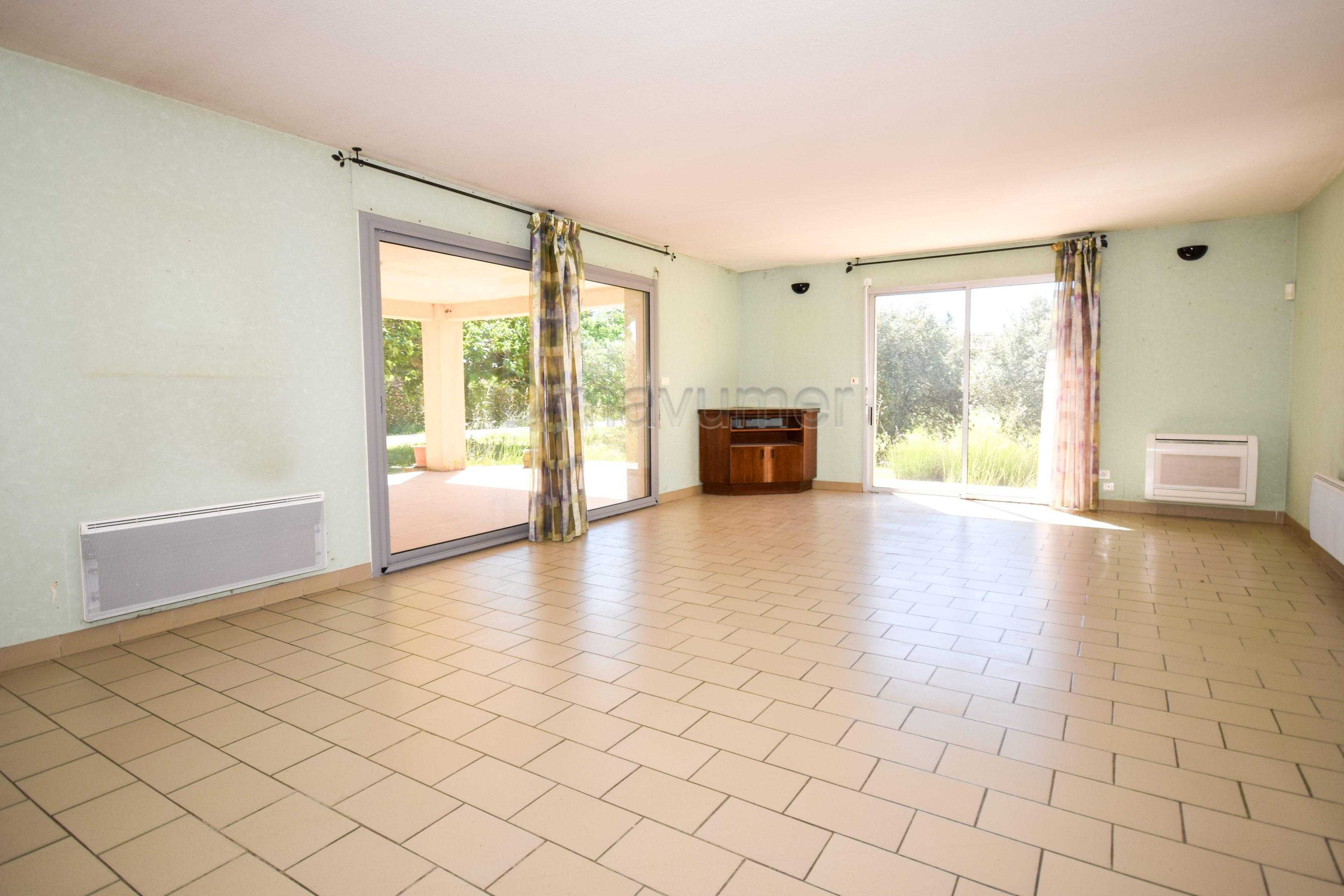 Maison T5 de 170m2  - 2 garages - 3000m2 de terrain - 83400 Cavaillon n°4