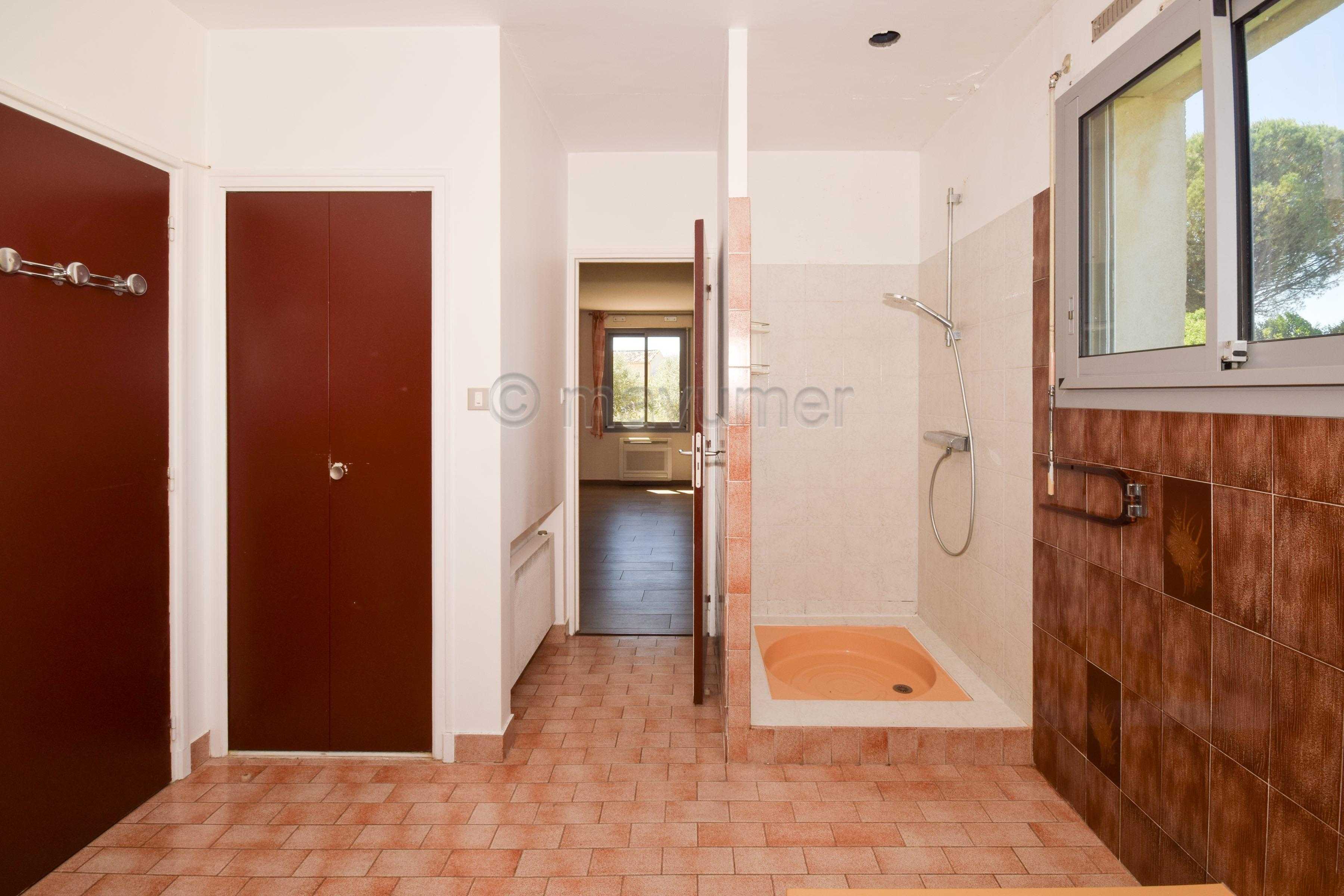 Maison T5 de 170m2  - 2 garages - 3000m2 de terrain - 83400 Cavaillon n°3