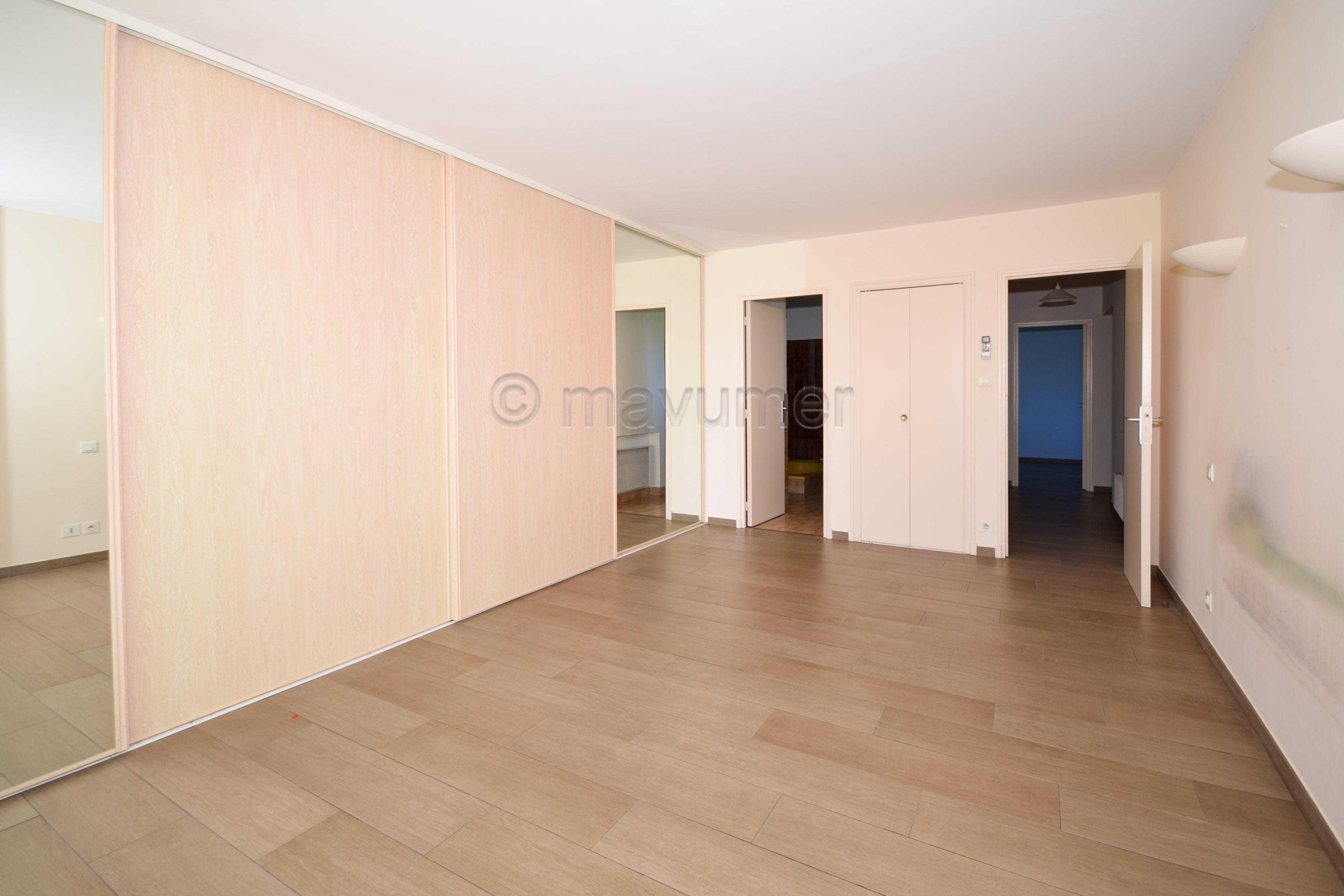 Maison T5 de 170m2  - 2 garages - 3000m2 de terrain - 83400 Cavaillon n°4