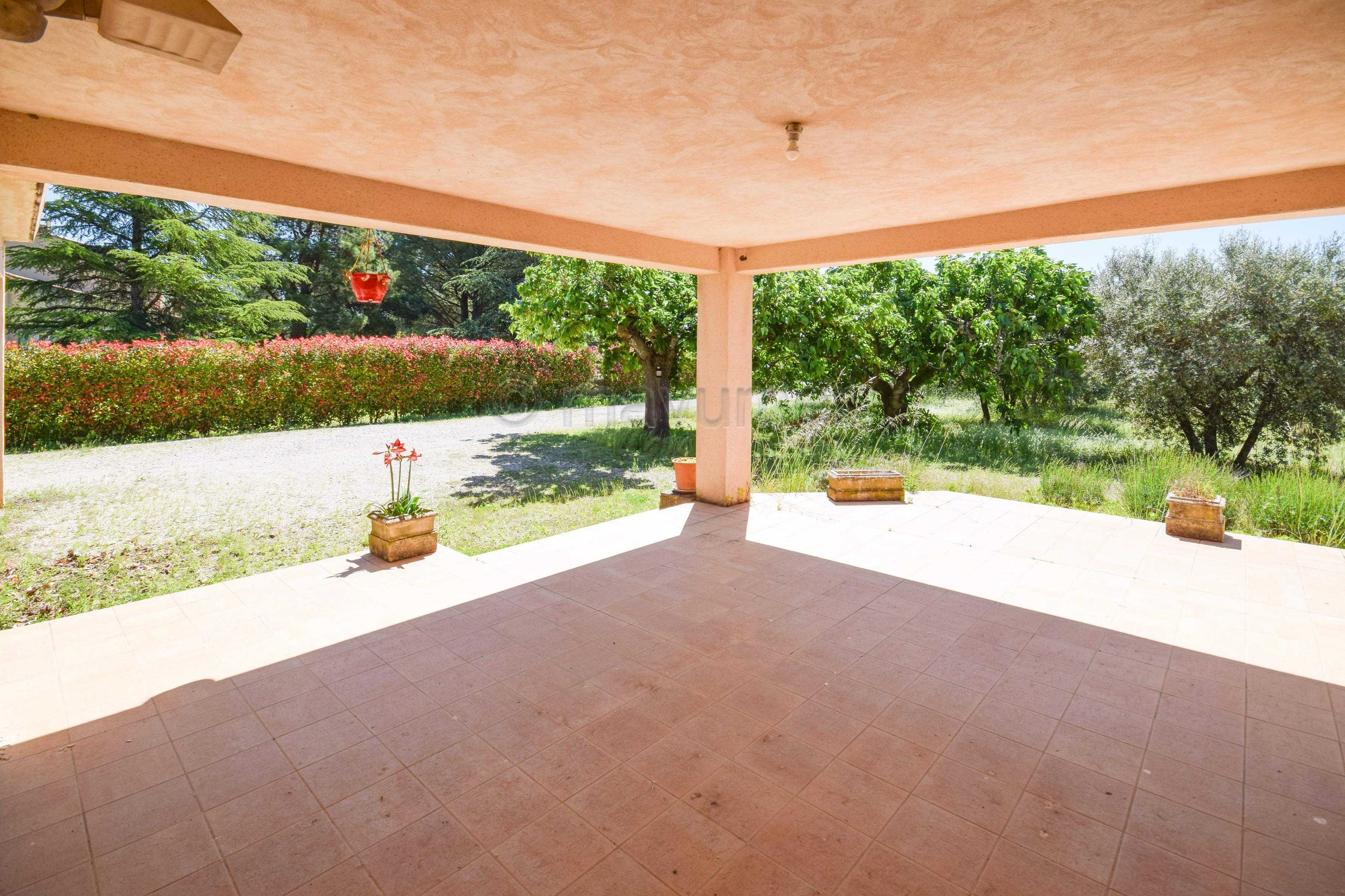Maison T5 de 170m2  - 2 garages - 3000m2 de terrain - 83400 Cavaillon n°13