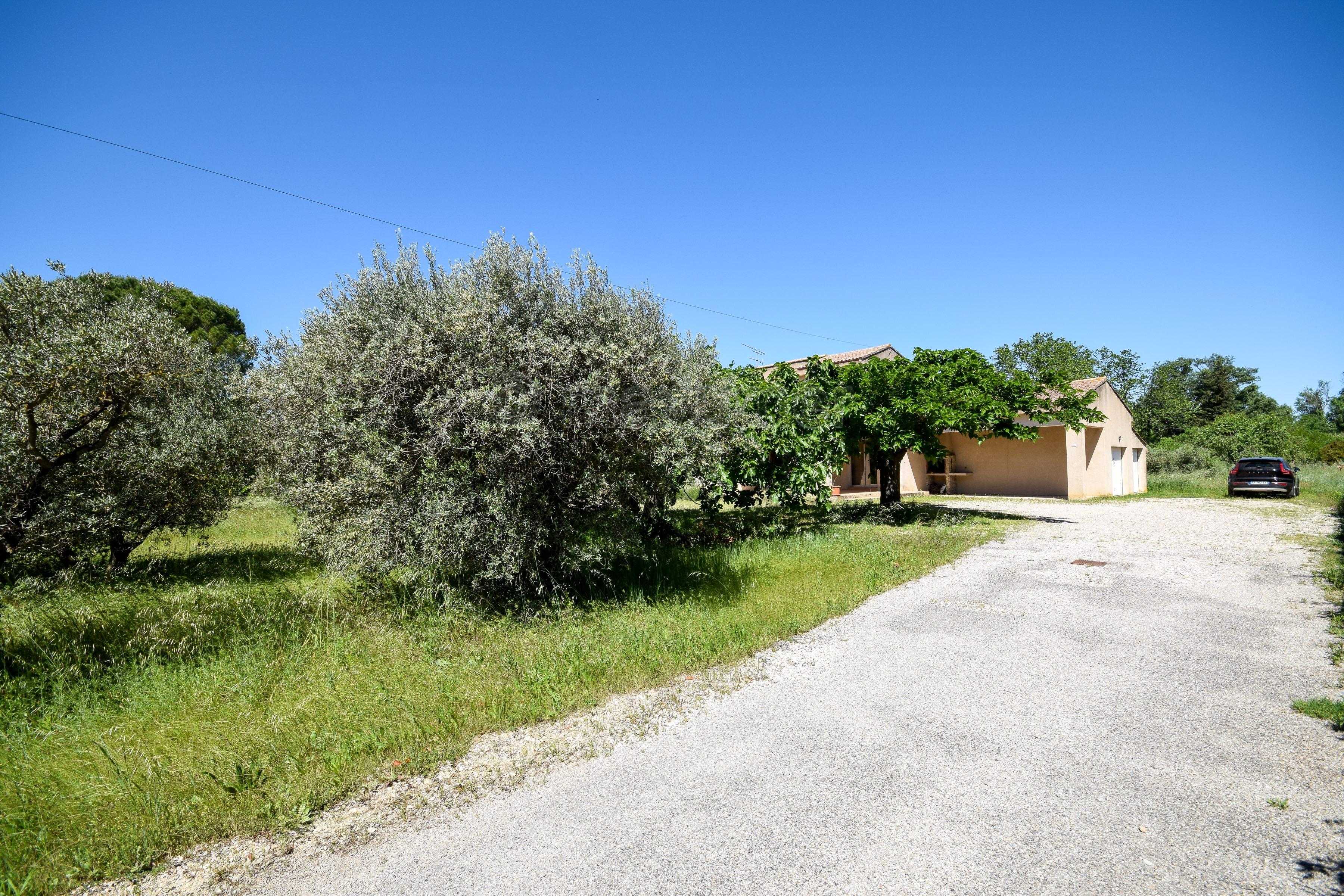 Maison T5 de 170m2  - 2 garages - 3000m2 de terrain - 83400 Cavaillon n°14
