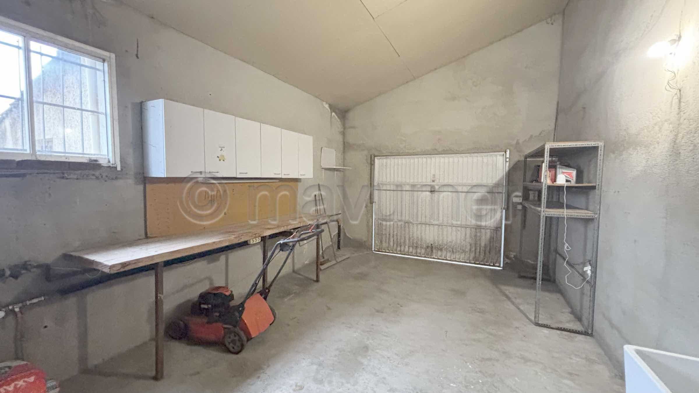 Maison T5 de 170m2 - 2 garages - 3000m2 de terrain - 84300 Cavaillon n°2