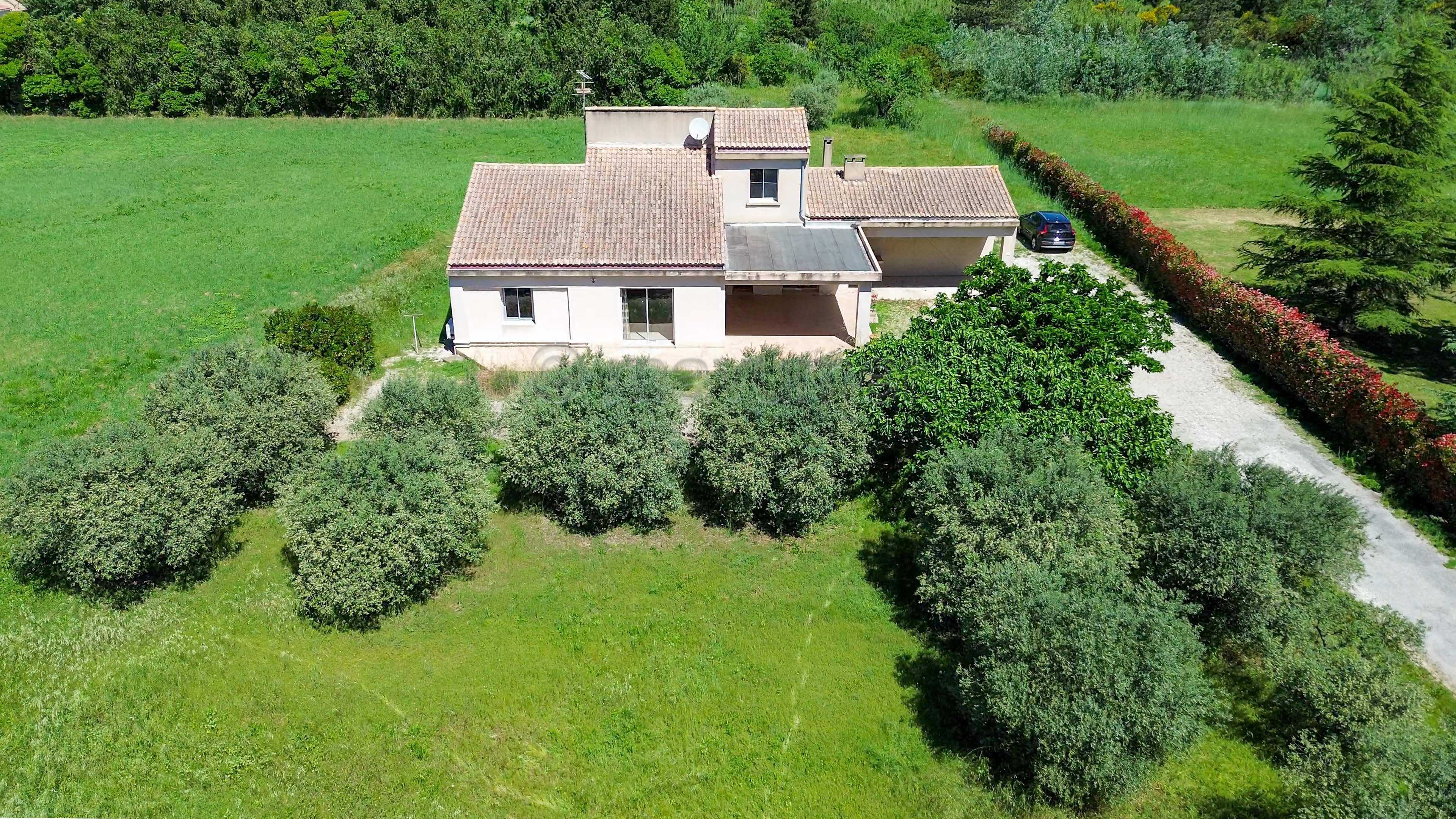 Maison T5 de 175m2  - 2 garages - 3000m2 de terrain - 84300 Cavaillon n°1
