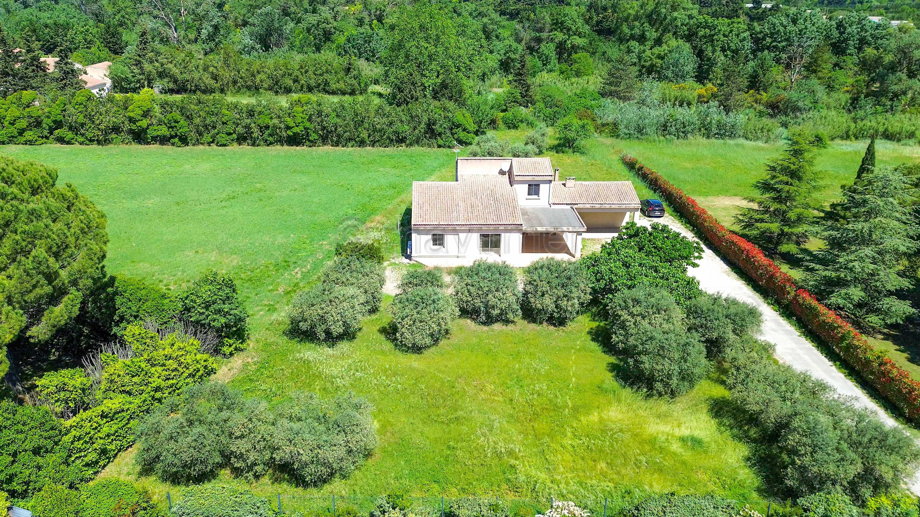 Maison T5 de 175m2  - 2 garages - 3000m2 de terrain - 84300 Cavaillon n°2