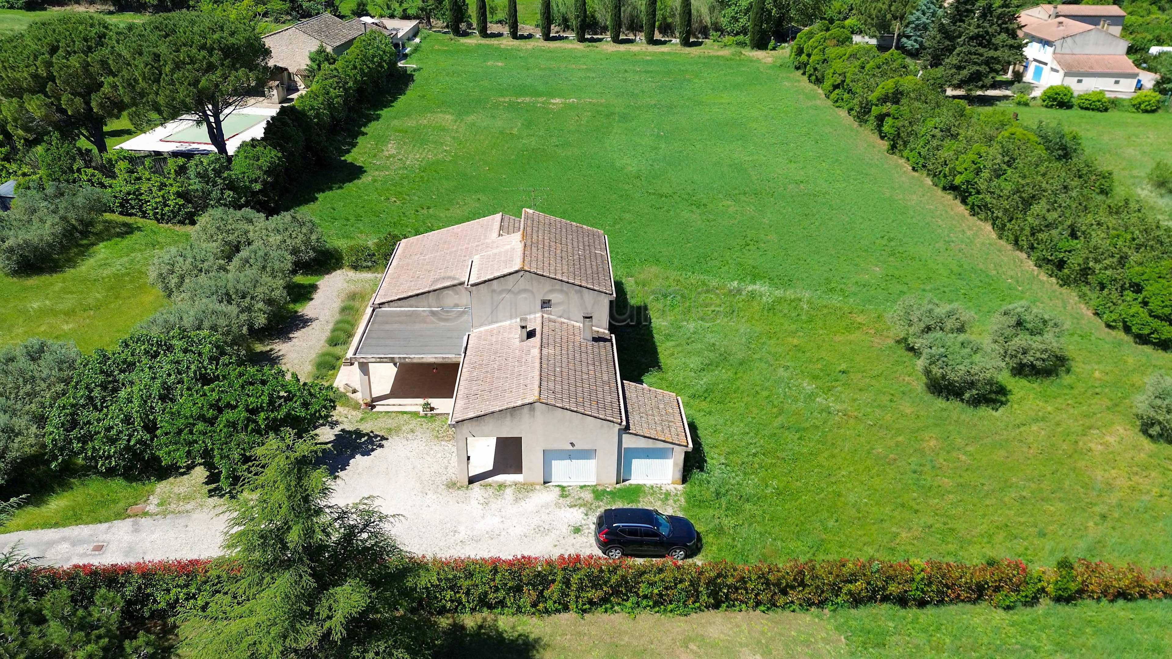 Maison T5 de 175m2  - 2 garages - 3000m2 de terrain - 84300 Cavaillon n°3