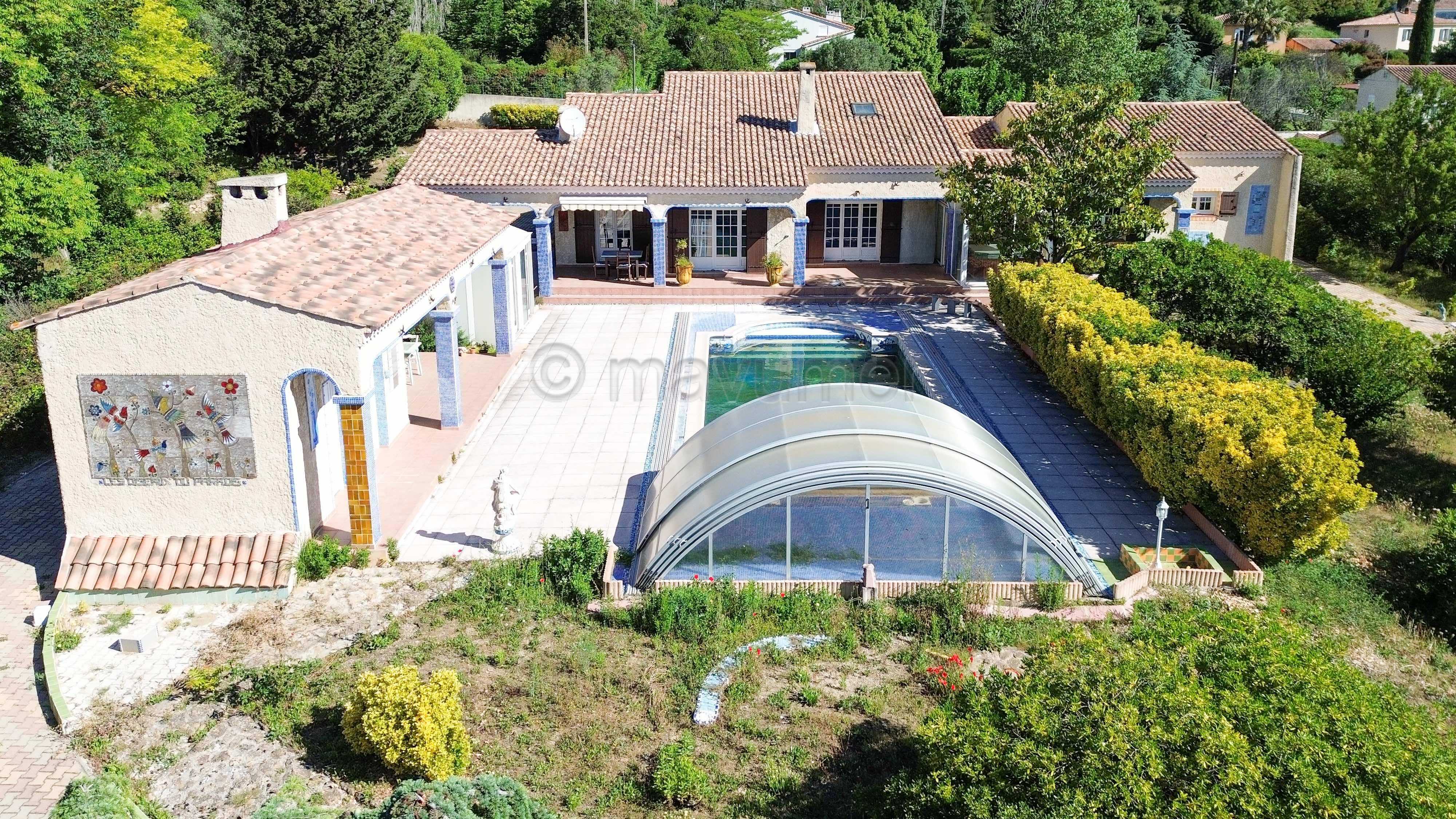 Maison T4 individuelle de plain pied - piscine -garages - 4000m2 de terrain - Istres n°2