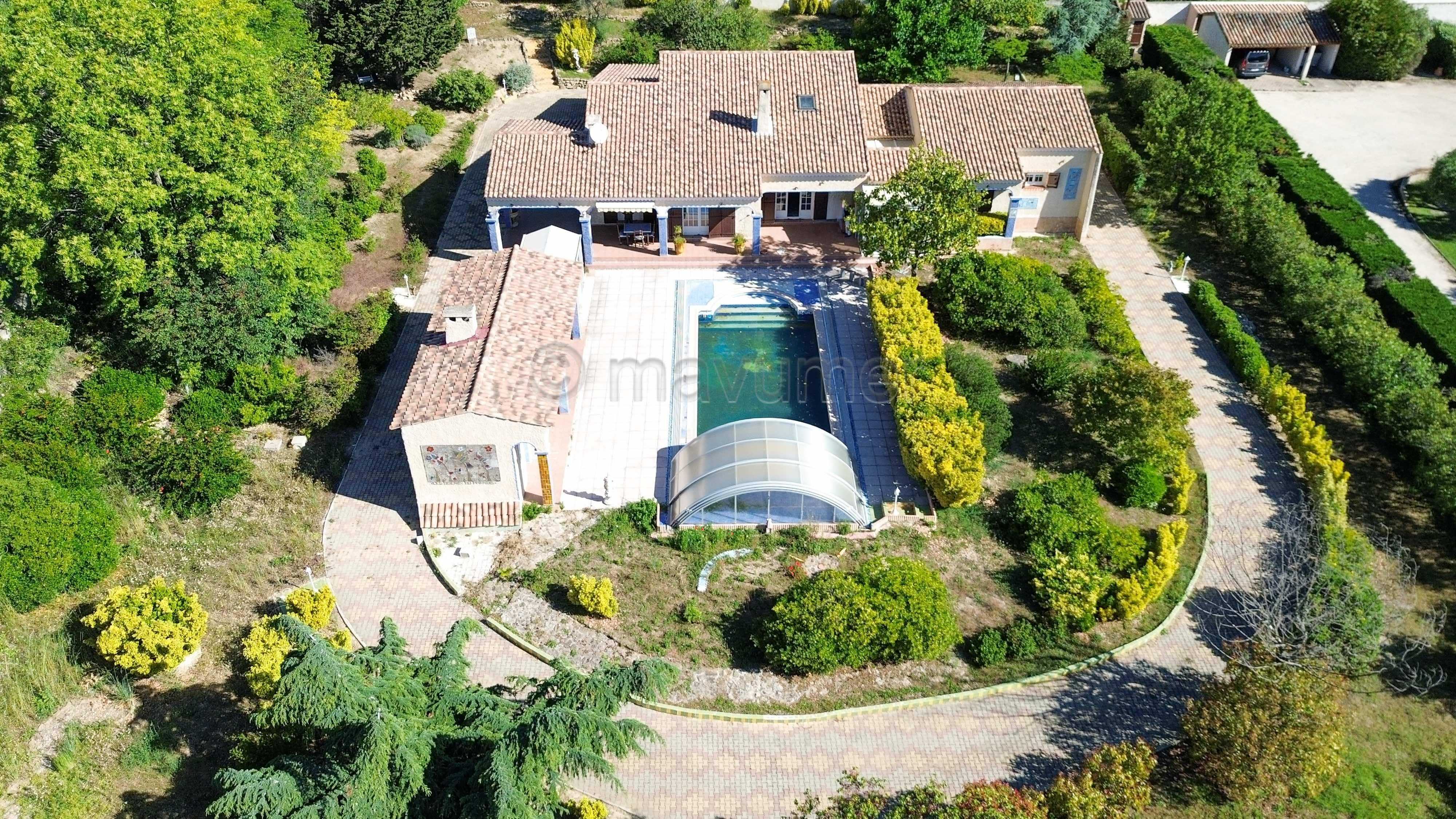 Maison T4 individuelle de plain pied - piscine -garages - 4000m2 de terrain - Istres n°3