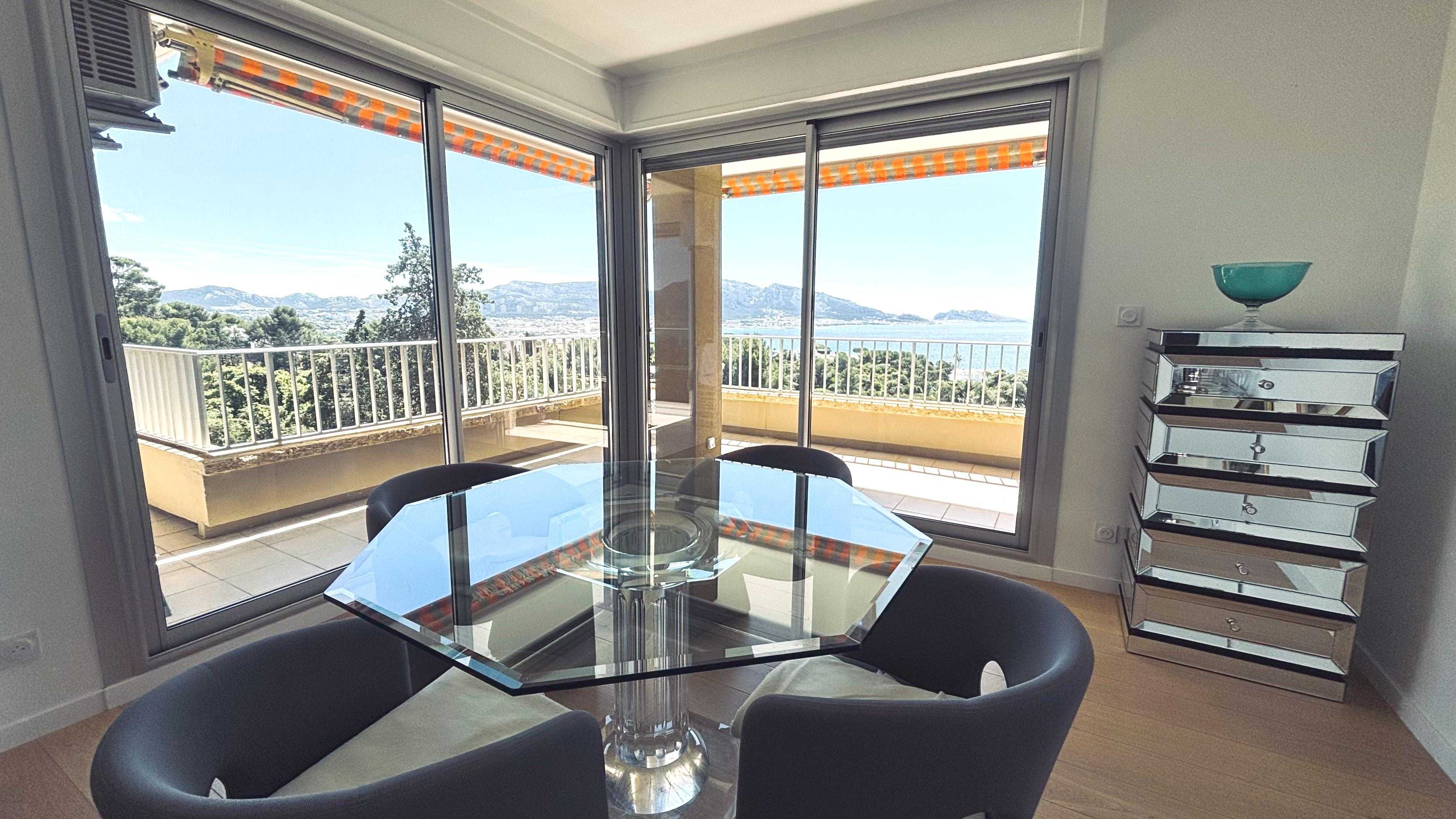 Appartement 103 m² T3/4 - VUE MER - cave - garage - Les Alpilles - 13007 Marseille n°3