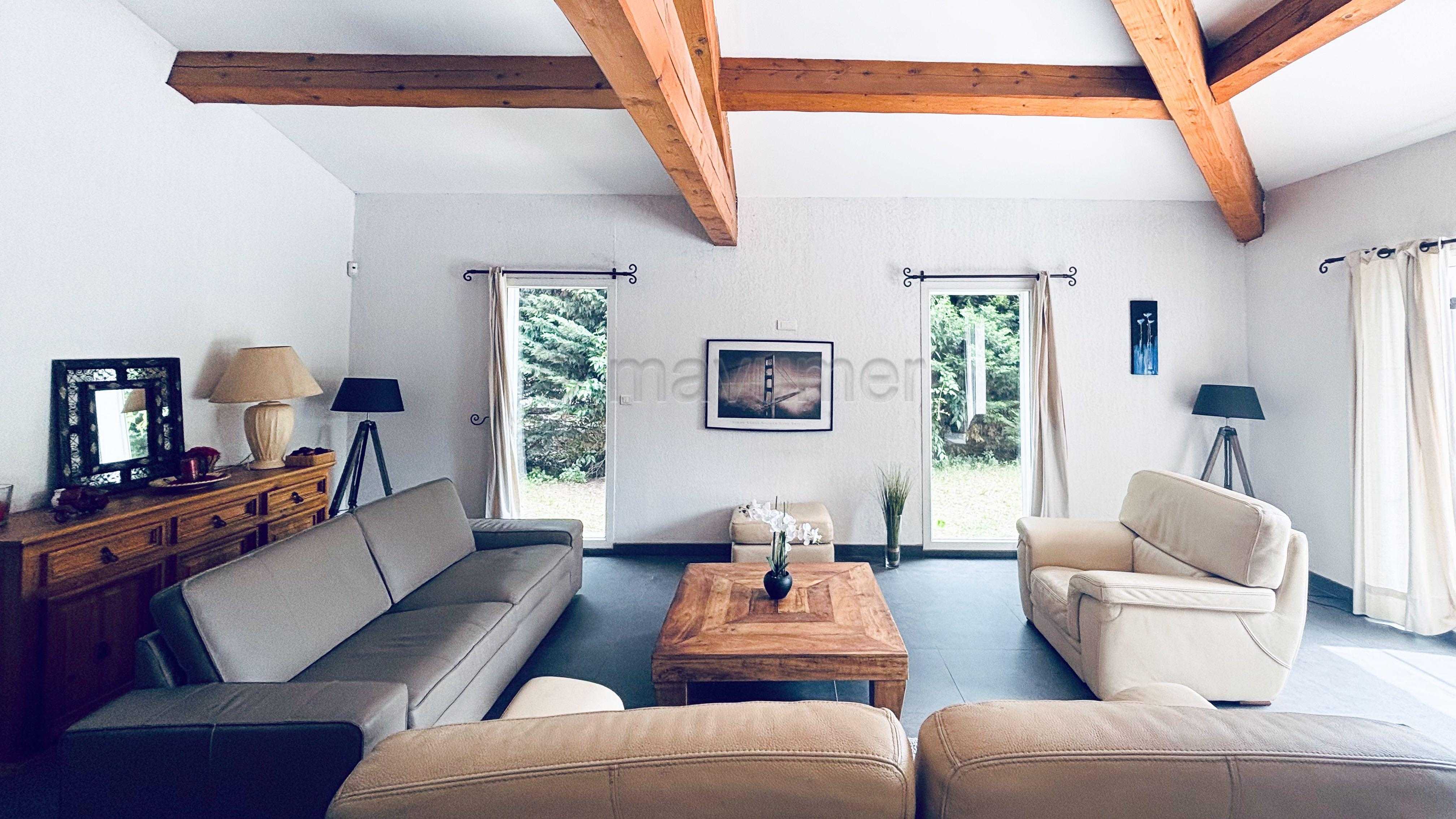 Maison individuelle T5 de 155m² - plain pied - piscine - 83640 Saint Zacharie n°4