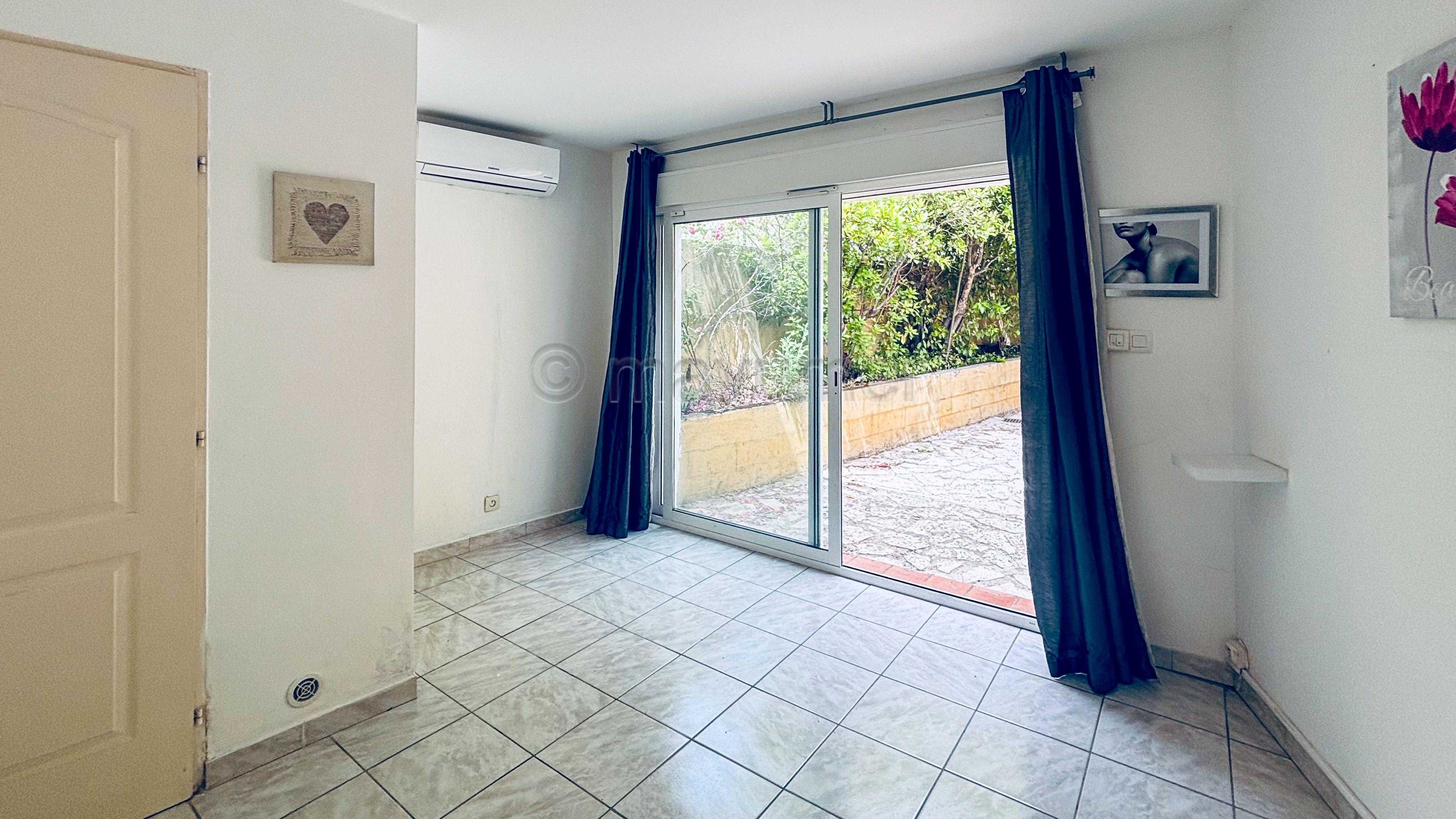 Maison individuelle T5 de 155m² - plain pied - piscine - 83640 Saint Zacharie n°5