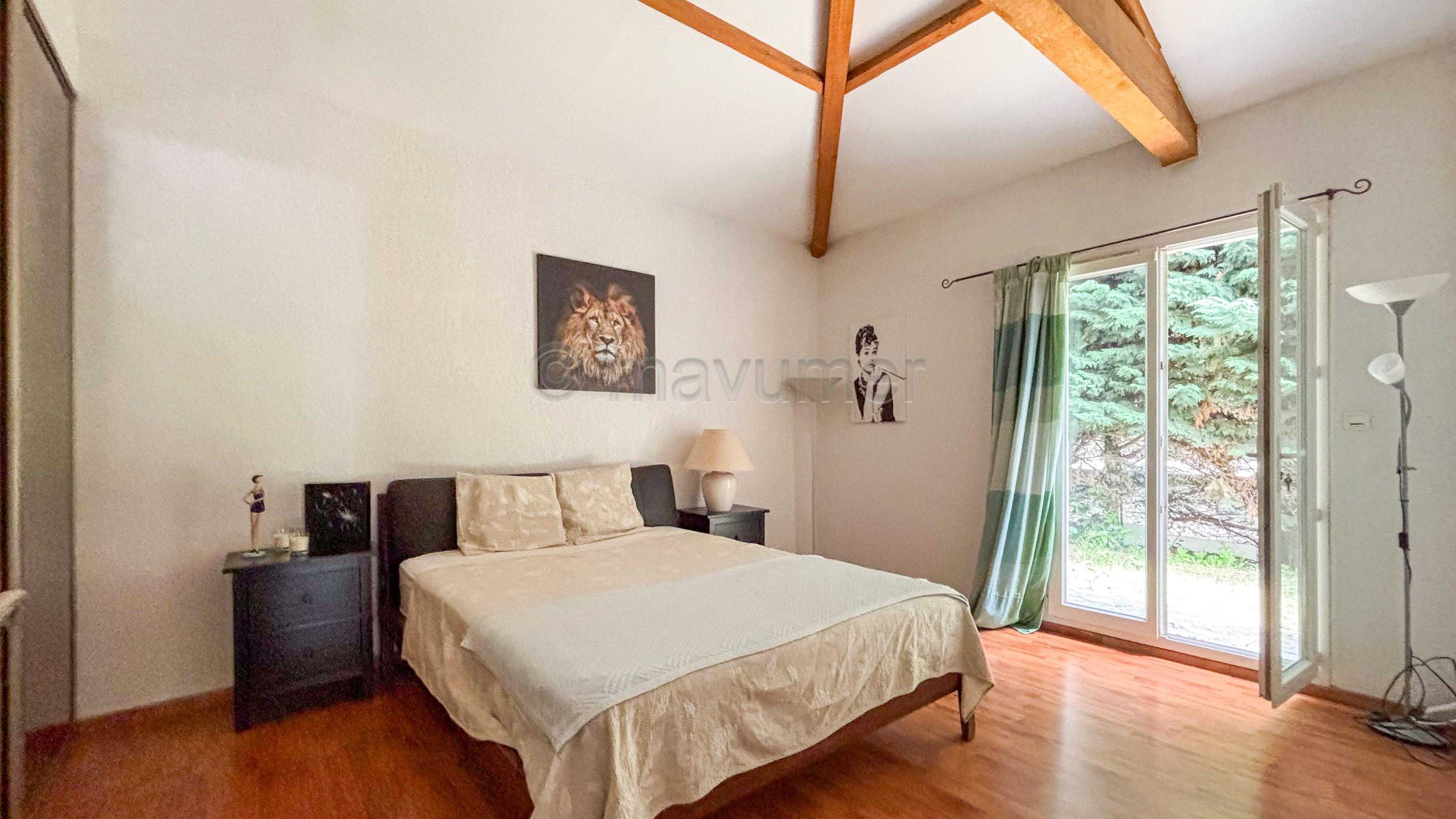 Maison individuelle T5 de 155m² - plain pied - piscine - 83640 Saint Zacharie n°9