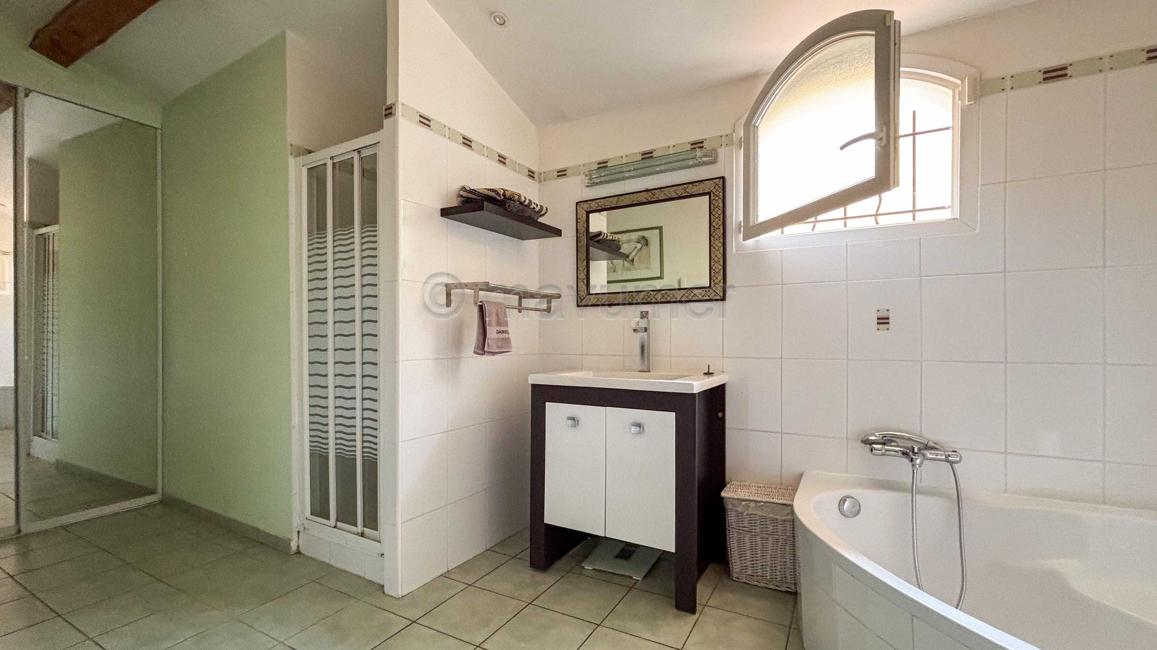 Maison individuelle T5 de 155m² - plain pied - piscine - 83640 Saint Zacharie n°12
