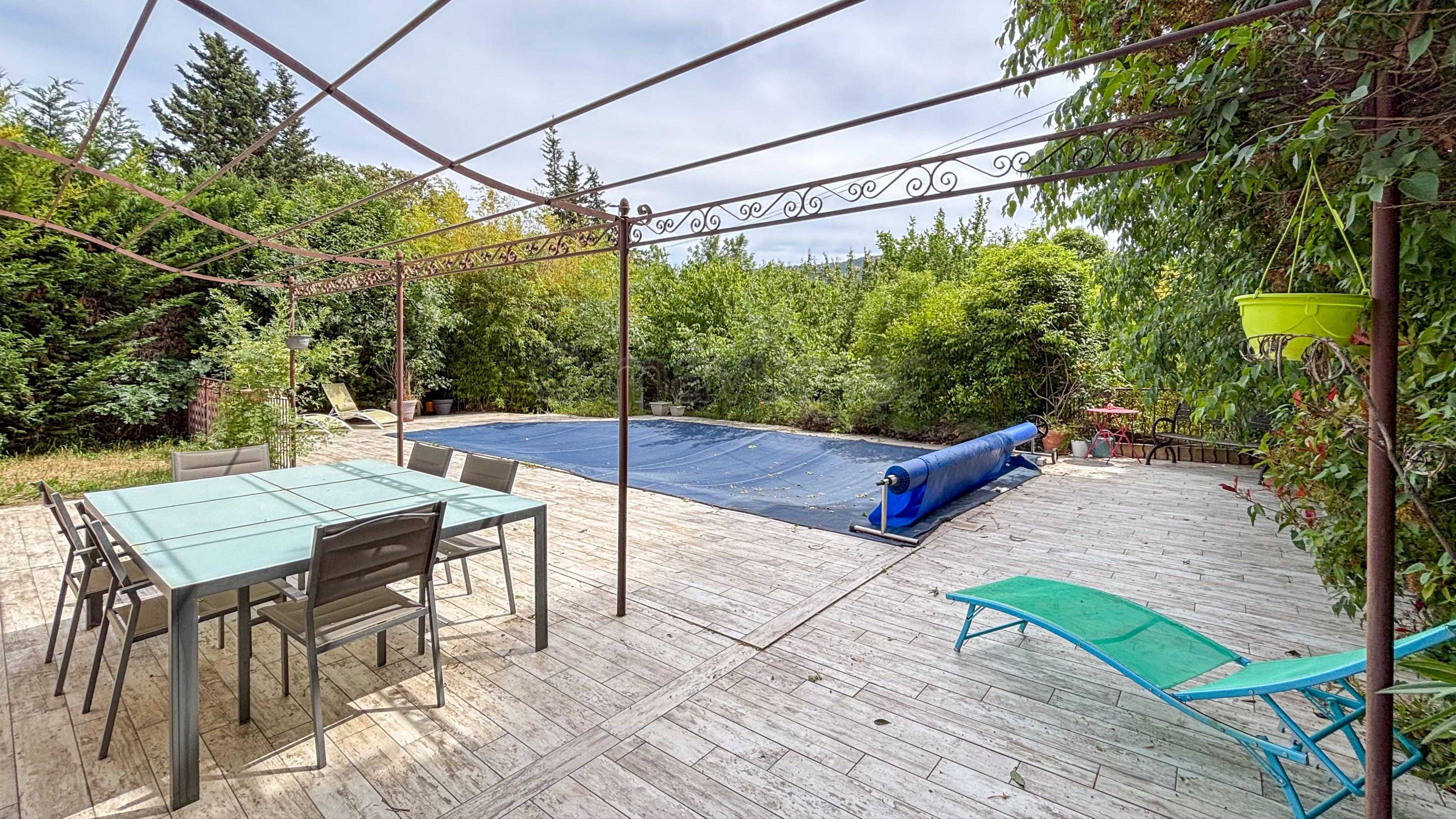 Maison individuelle T5 de 155m² - plain pied - piscine - 83640 Saint Zacharie n°10