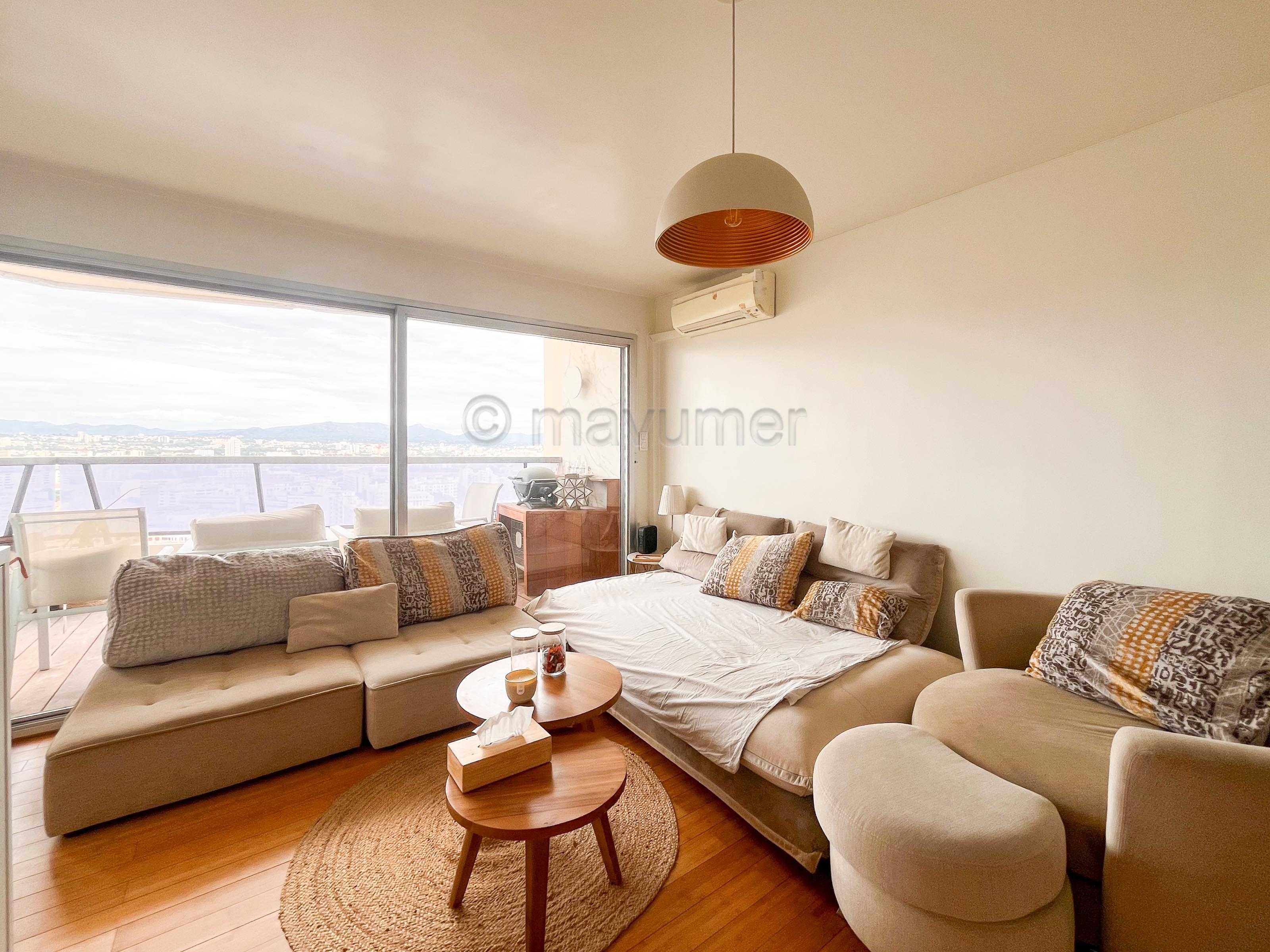 Appartement T2 Grand Pavois avec balcon et piscine Carré d'OR  13008 Marseille n°1