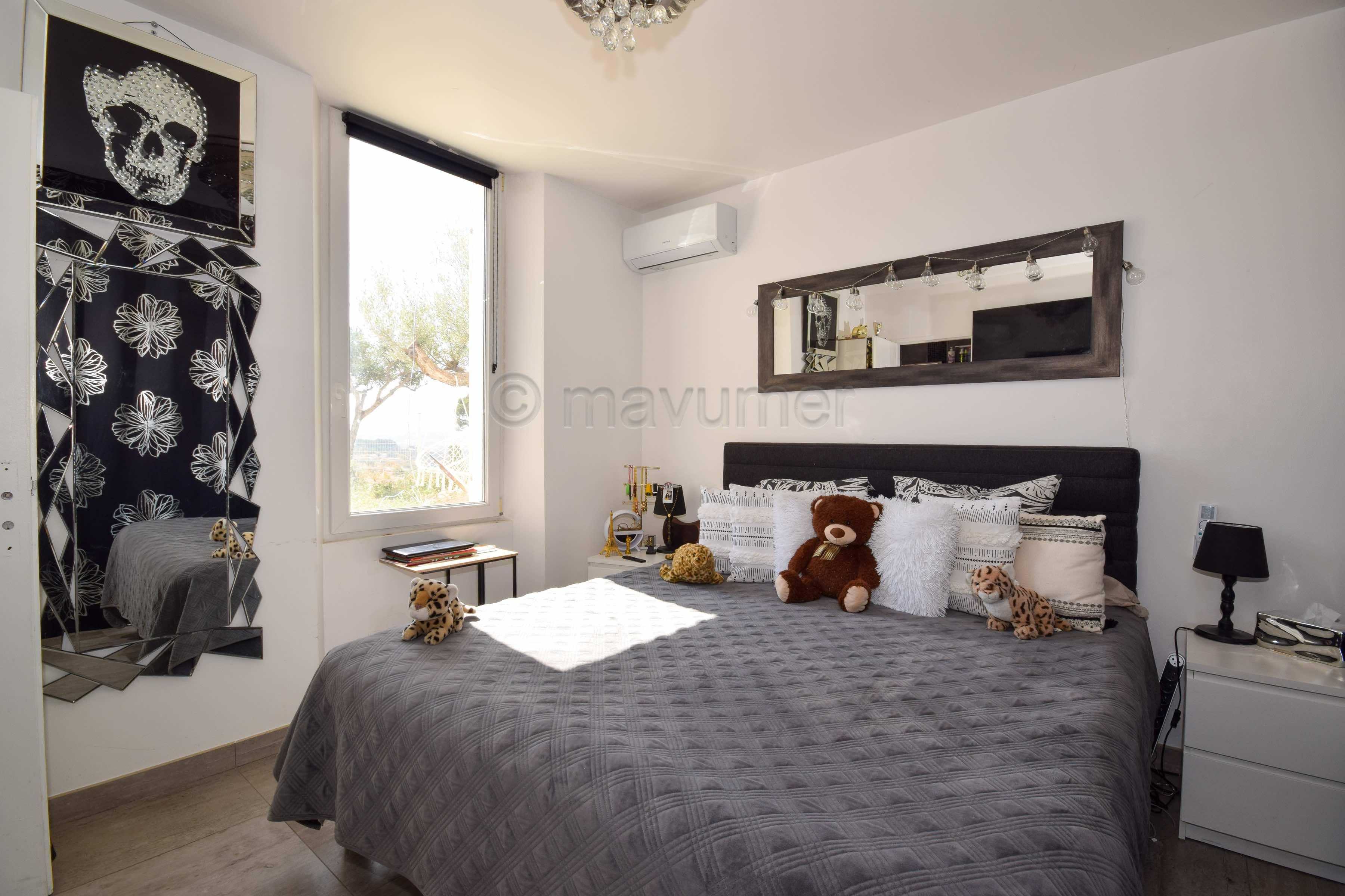 APPARTEMENT T4 ESPRIT MAISON AVEC PISCINE, JARDIN PRIVATIF DE 450 M² ET VUE MER L'ESTAQUE  13016 Marseille n°1