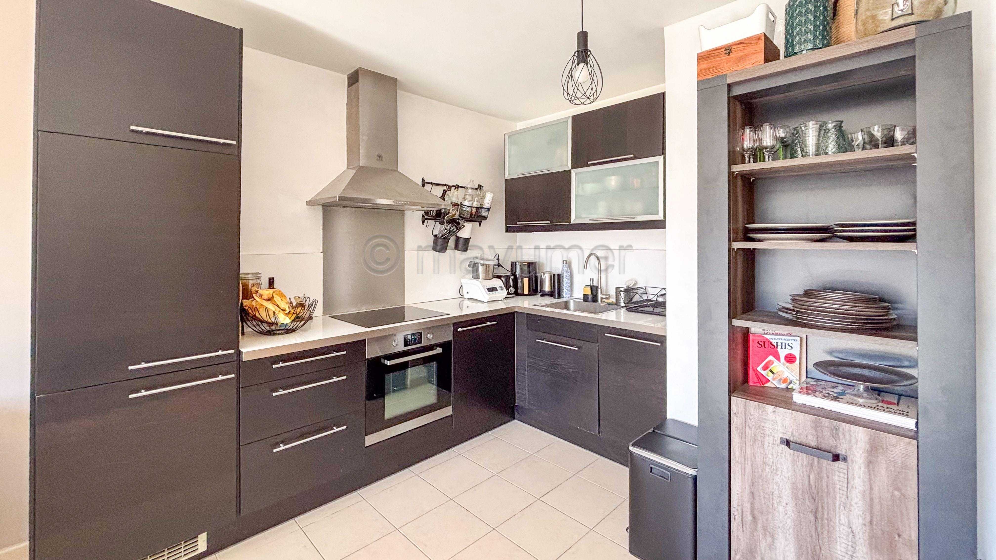 Appartement T3 - dernier étage - terrasse 16m2 - double box - 13009 Marseille n°6