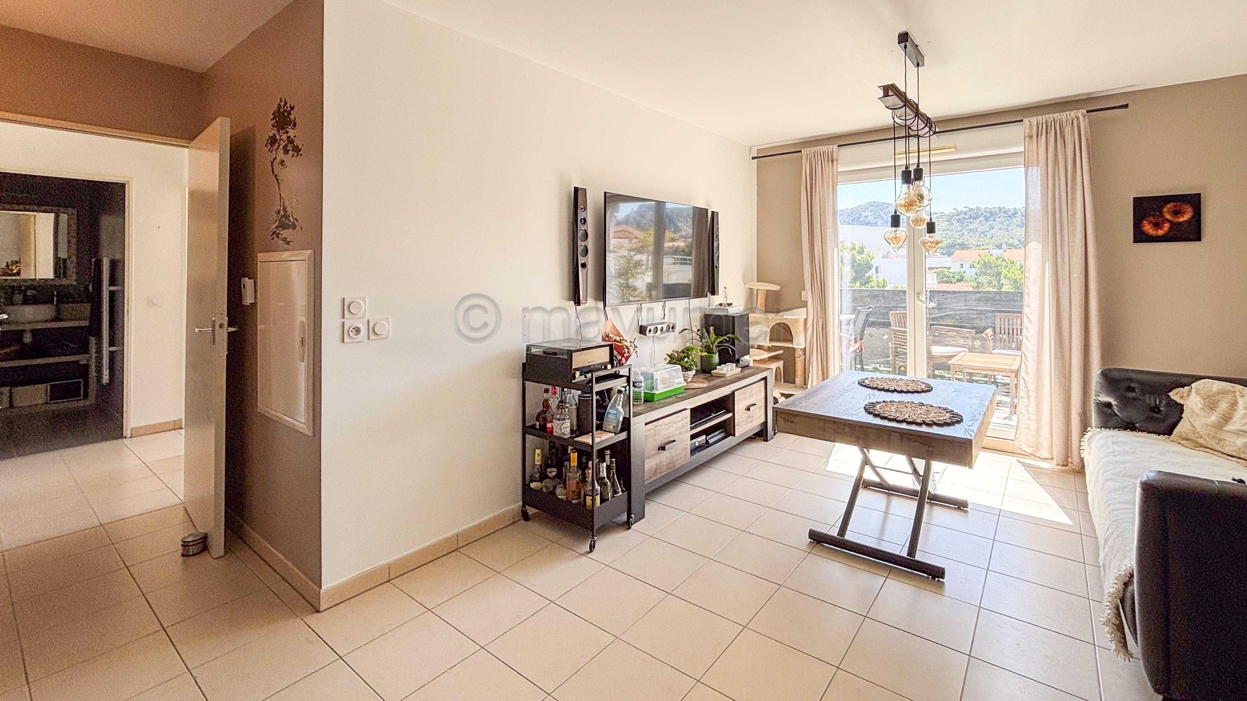 Appartement T3 - dernier étage - terrasse 16m2 - double box - 13009 Marseille n°7