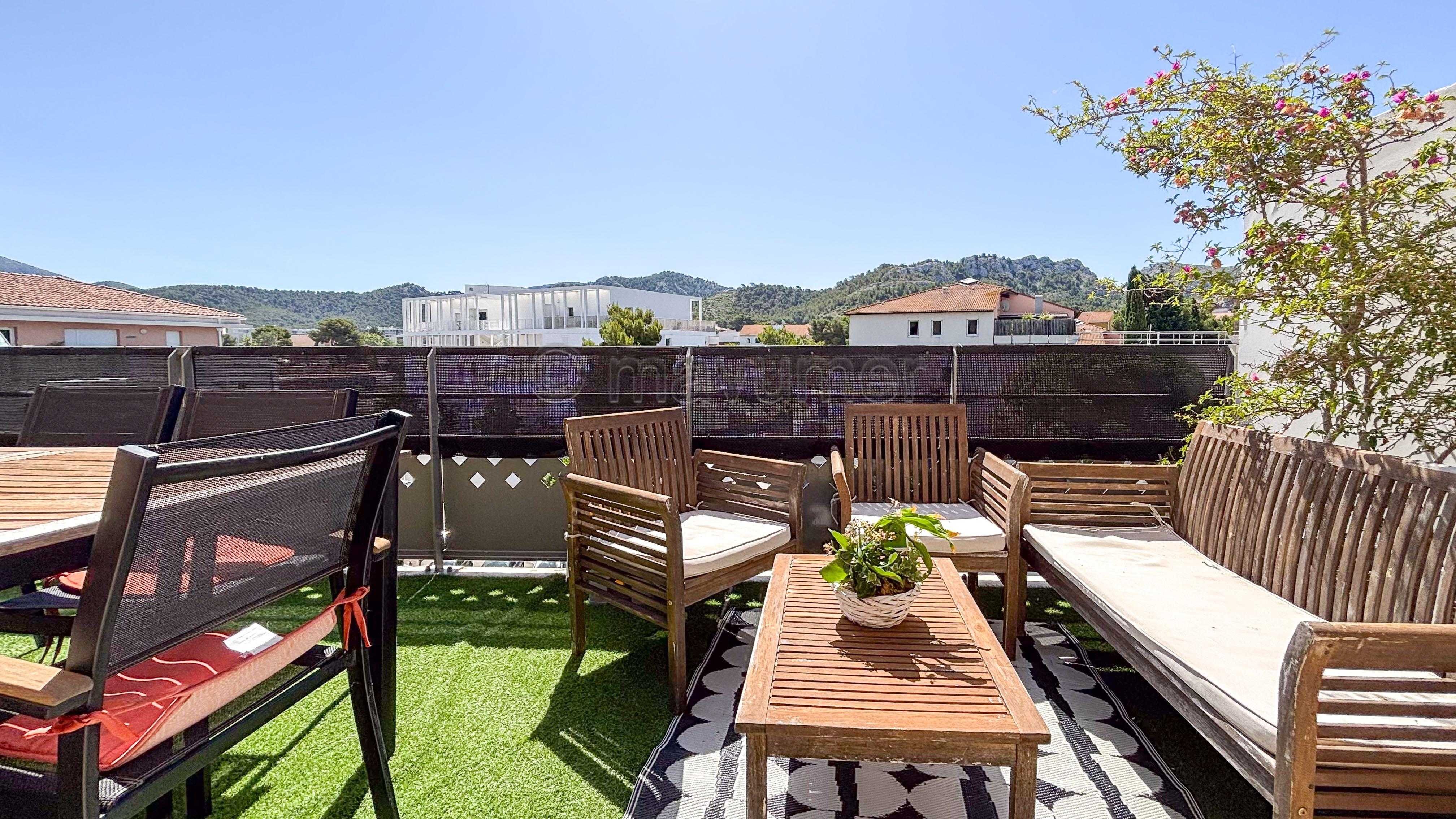 Appartement T3 - dernier étage - terrasse 16m2 - double box - 13009 Marseille n°8