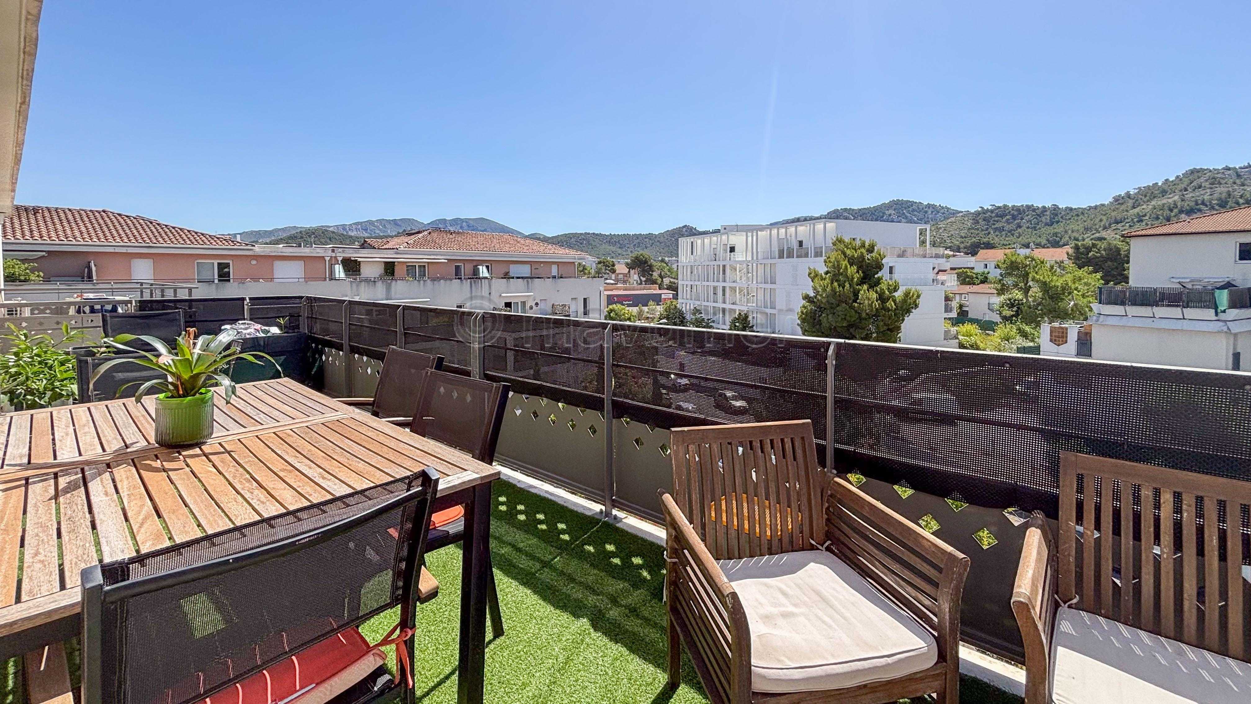 Appartement T3 - dernier étage - terrasse 16m2 - double box - 13009 Marseille n°9
