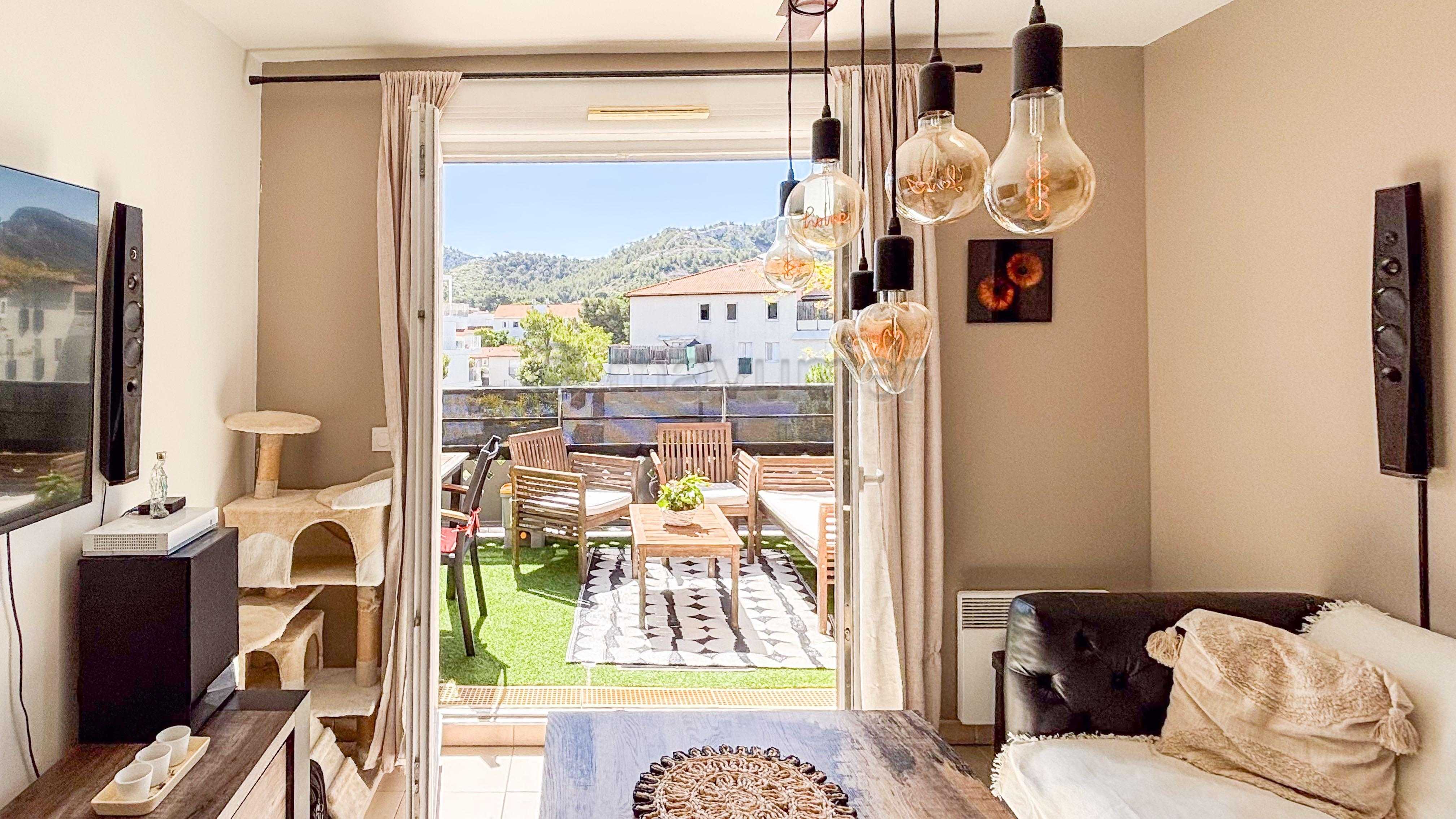 Appartement T3 - dernier étage - terrasse 16m2 - double box - 13009 Marseille n°10