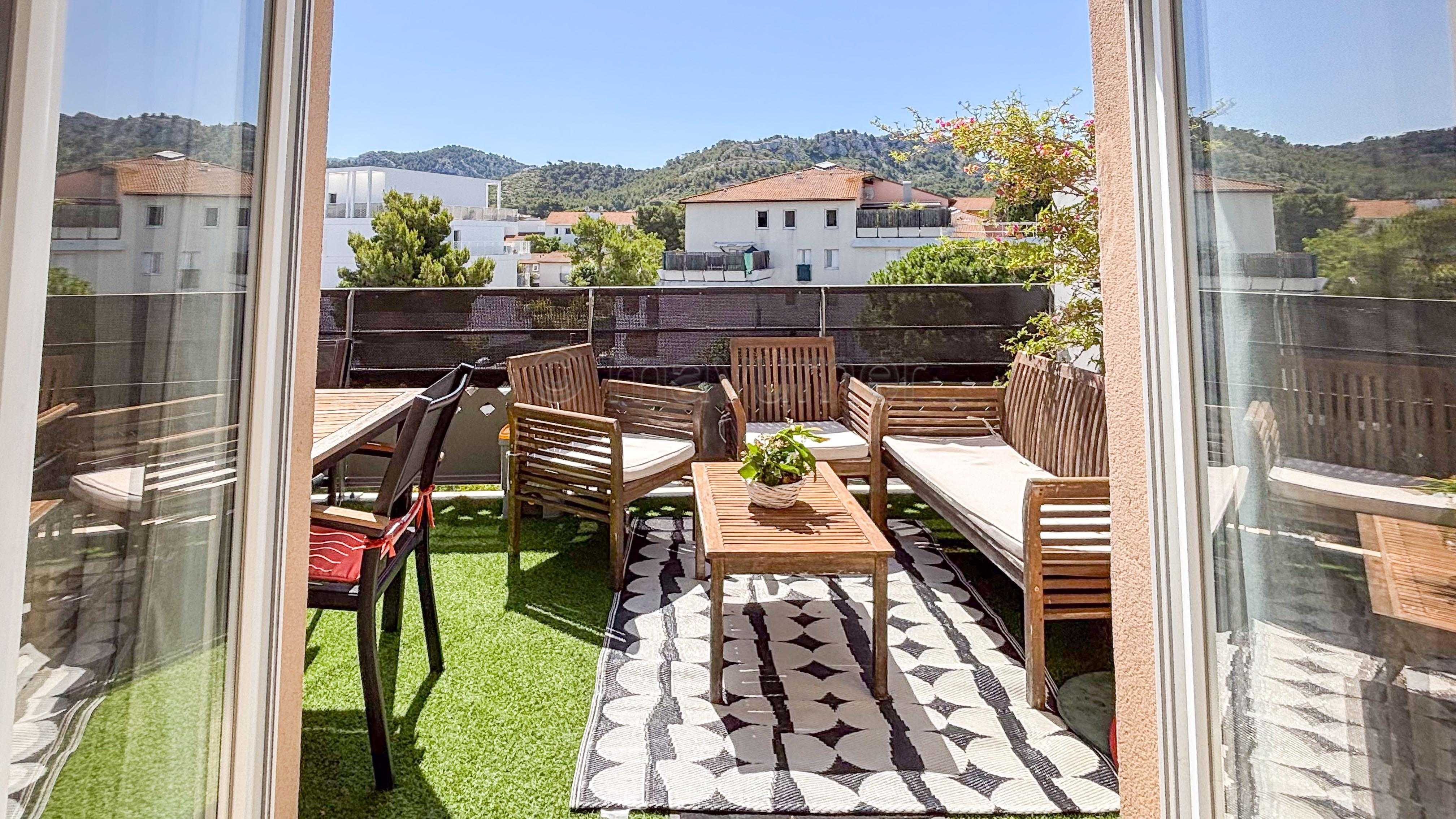 Appartement T3 - dernier étage - terrasse 16m2 - double box - 13009 Marseille n°11